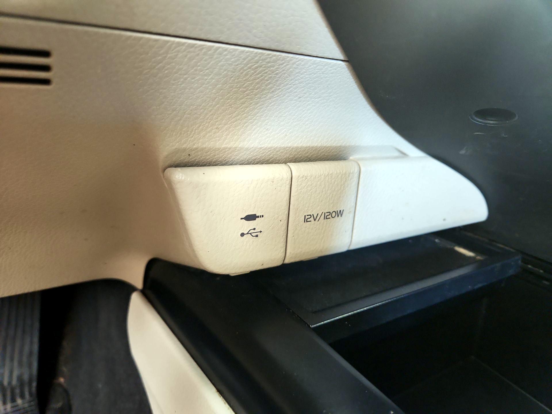 Thumbnail: 2019 Toyota Camry - 18