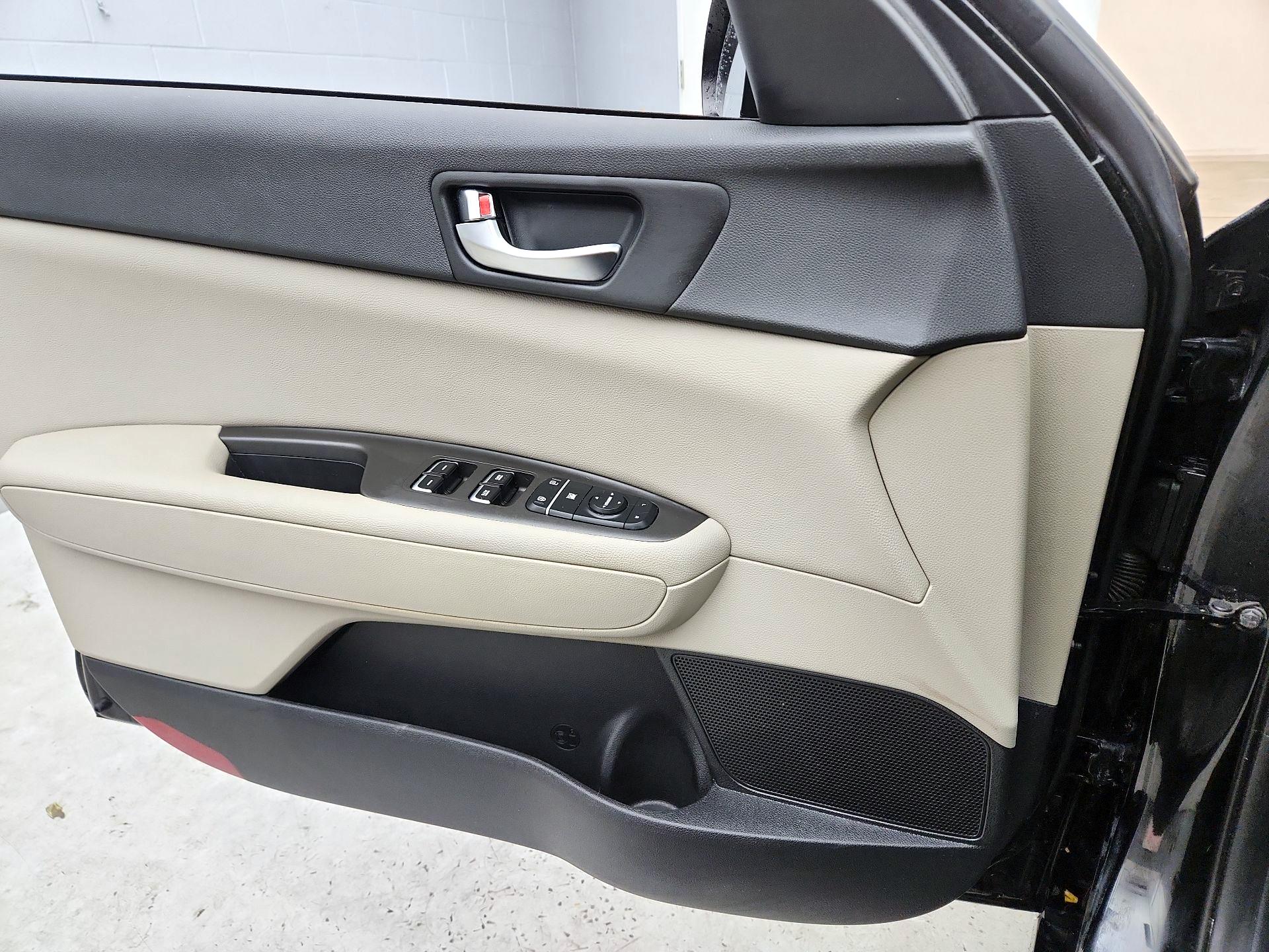 Thumbnail: 2017 Kia Optima - 12