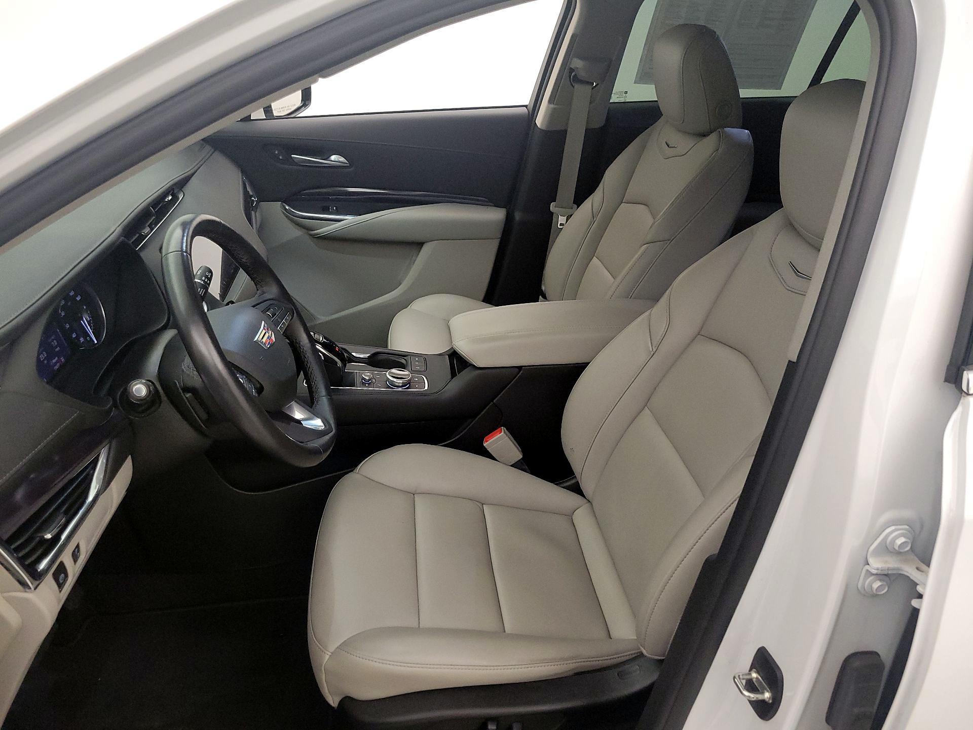 Thumbnail: 2023 Cadillac XT4 - 11