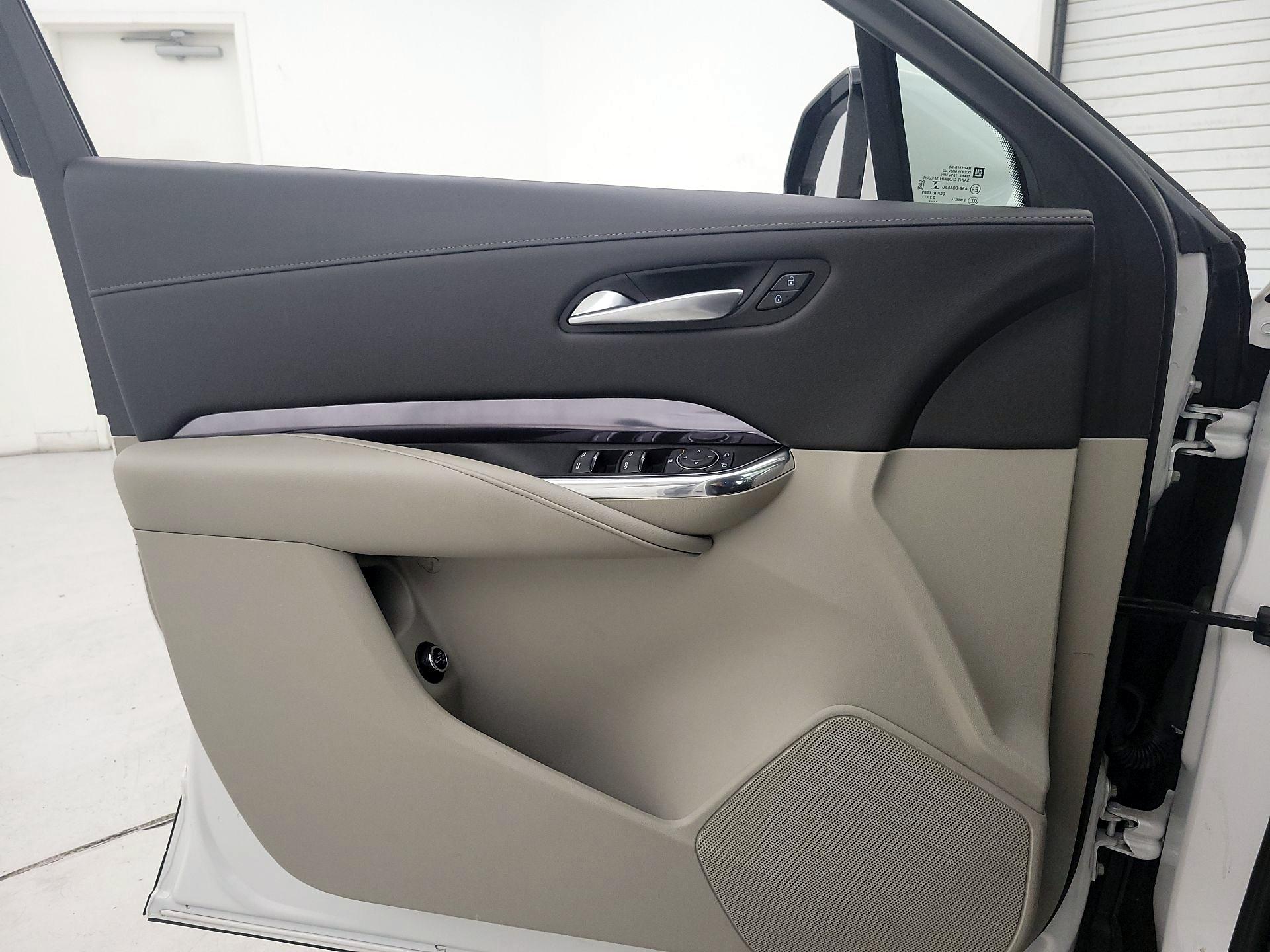 Thumbnail: 2023 Cadillac XT4 - 12