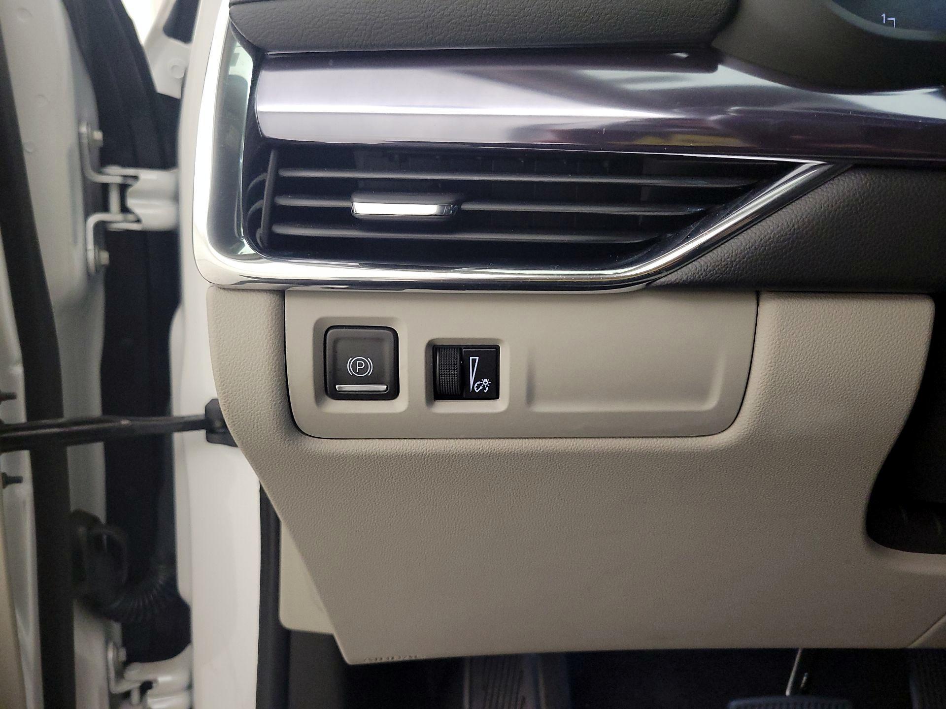 Thumbnail: 2023 Cadillac XT4 - 13