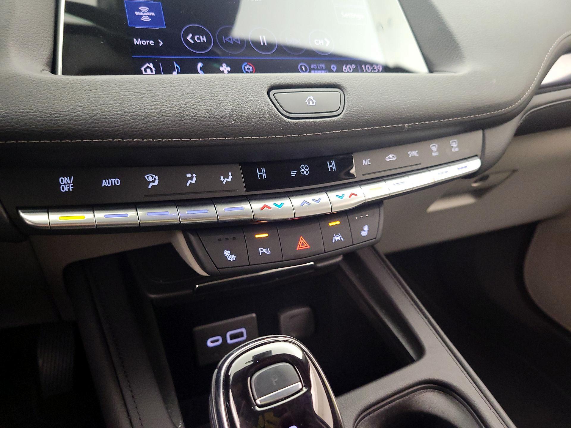 Thumbnail: 2023 Cadillac XT4 - 16