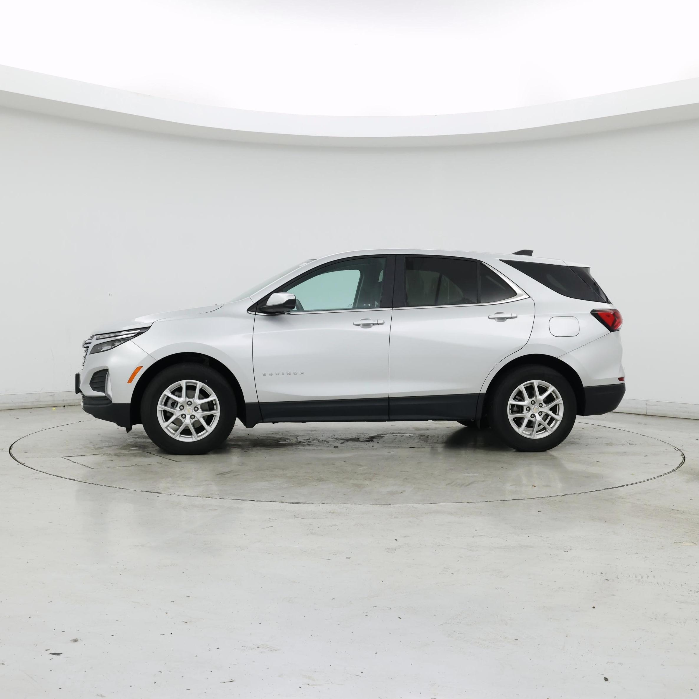 Thumbnail: 2022 Chevrolet Equinox - 3