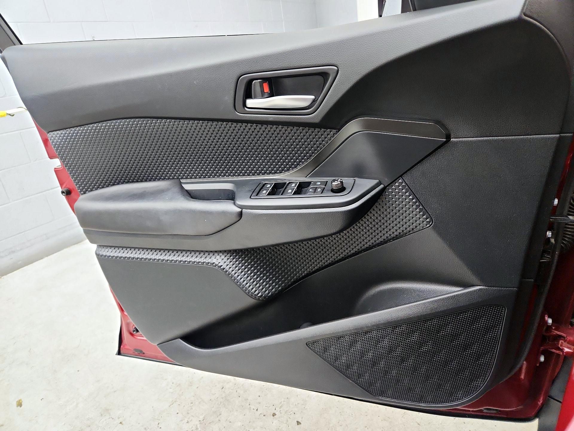 Thumbnail: 2018 Toyota C-HR - 12