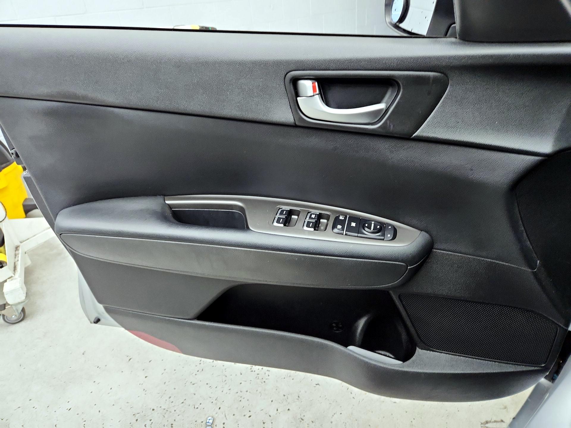 Thumbnail: 2019 Kia Optima - 12