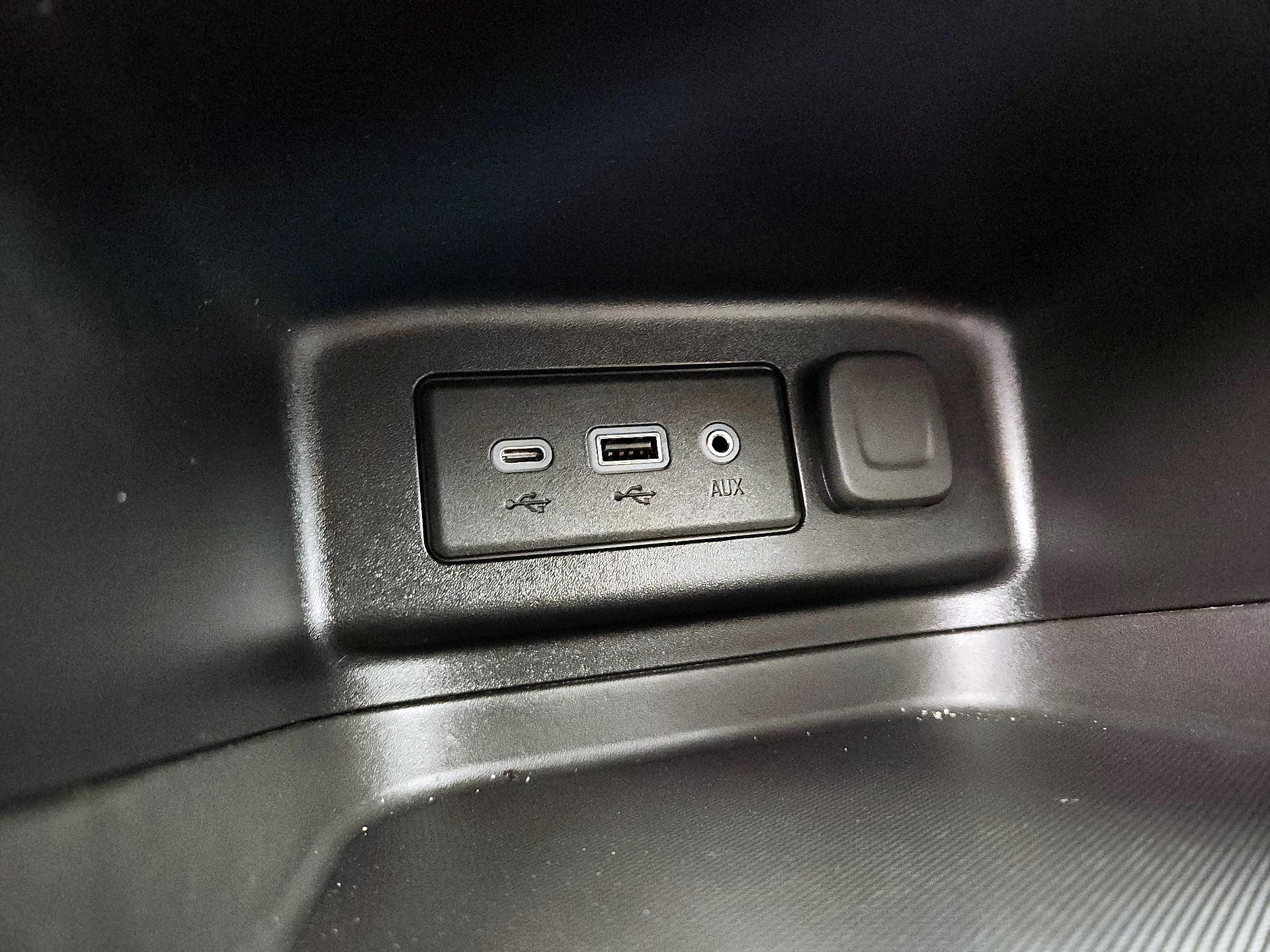 Thumbnail: 2021 Chevrolet Equinox - 18