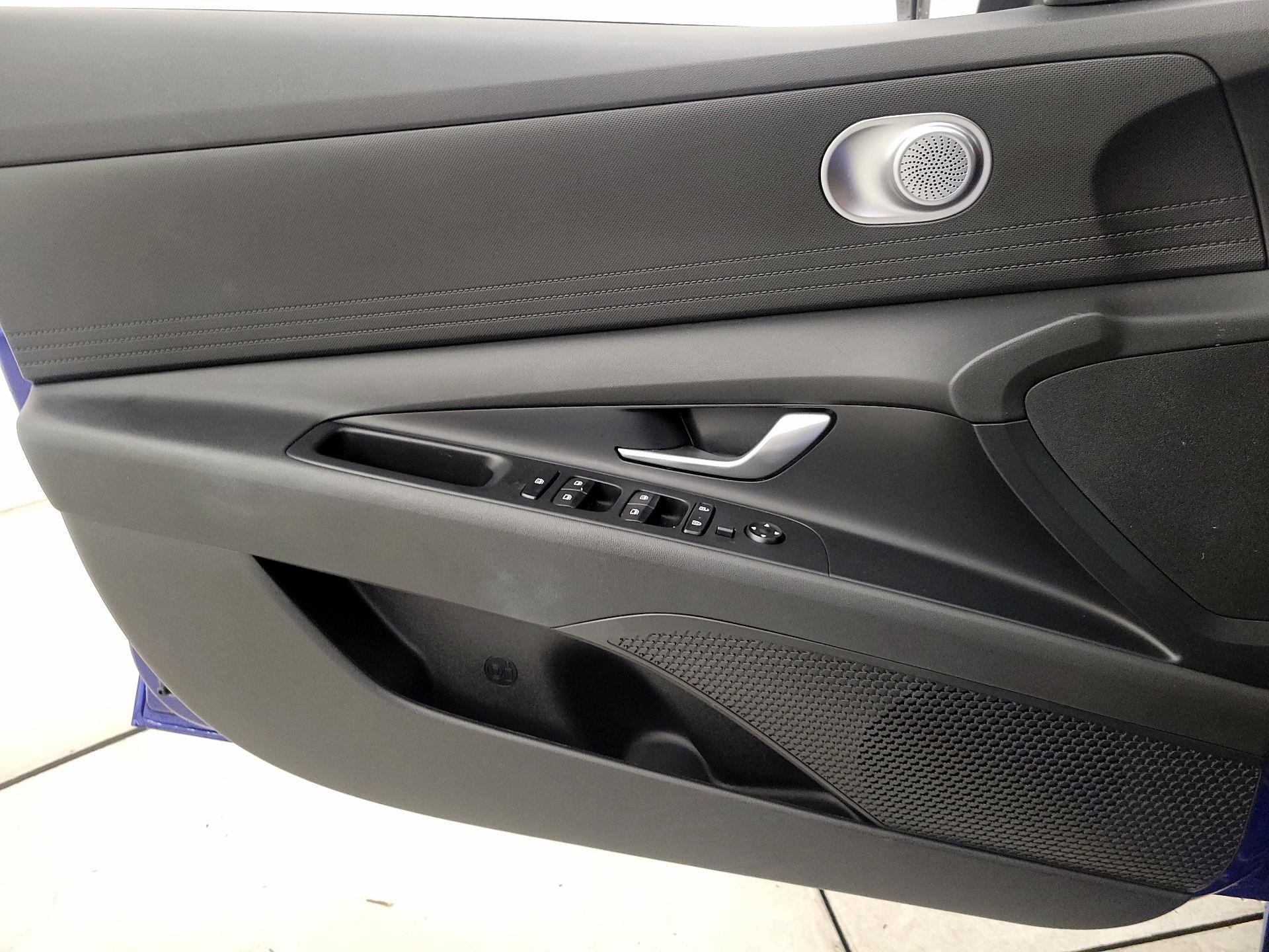 Thumbnail: 2023 Hyundai Elantra - 12