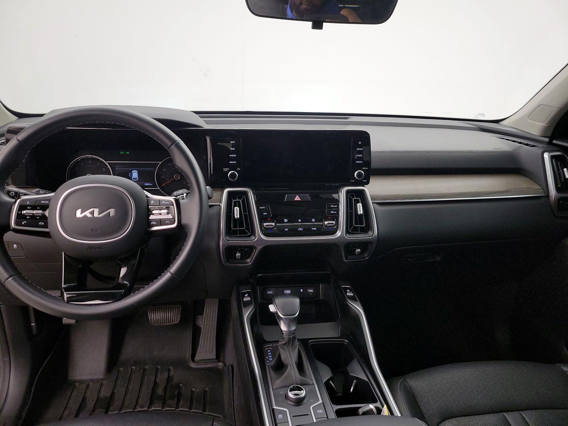 Thumbnail: 2023 Kia Sorento - 9