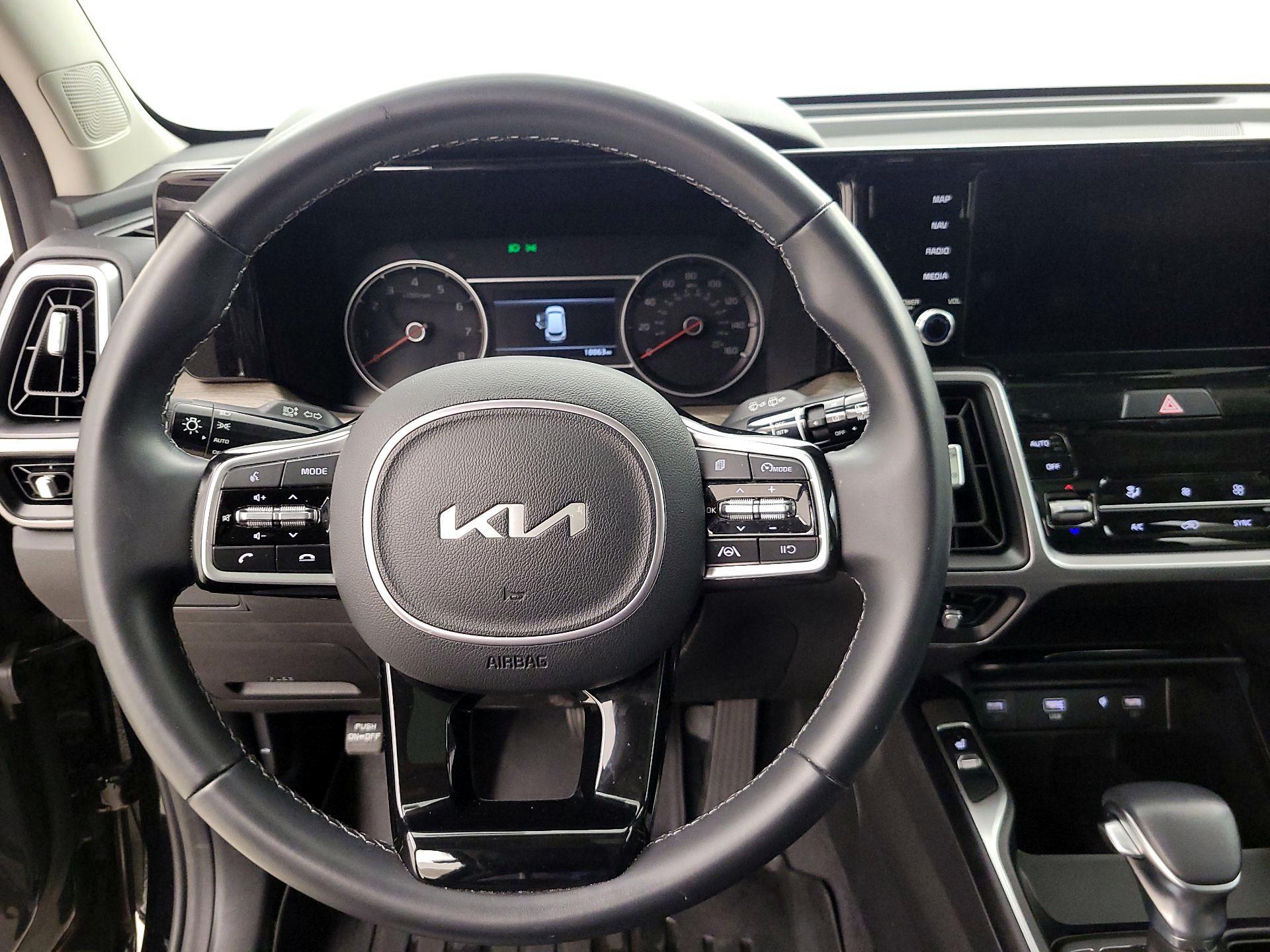 Thumbnail: 2023 Kia Sorento - 10