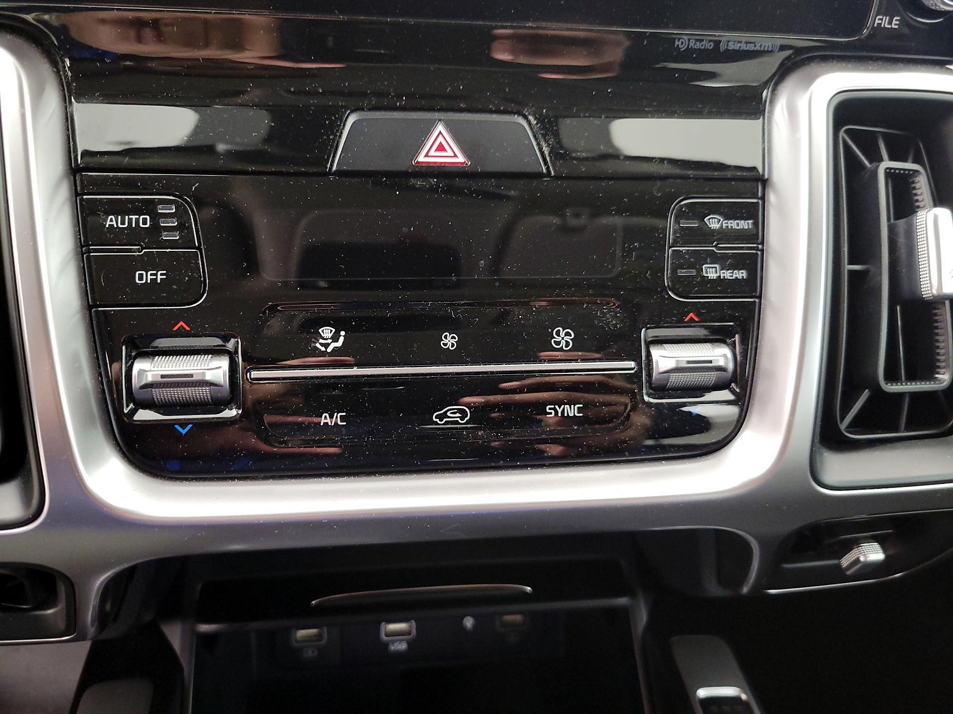 Thumbnail: 2023 Kia Sorento - 16