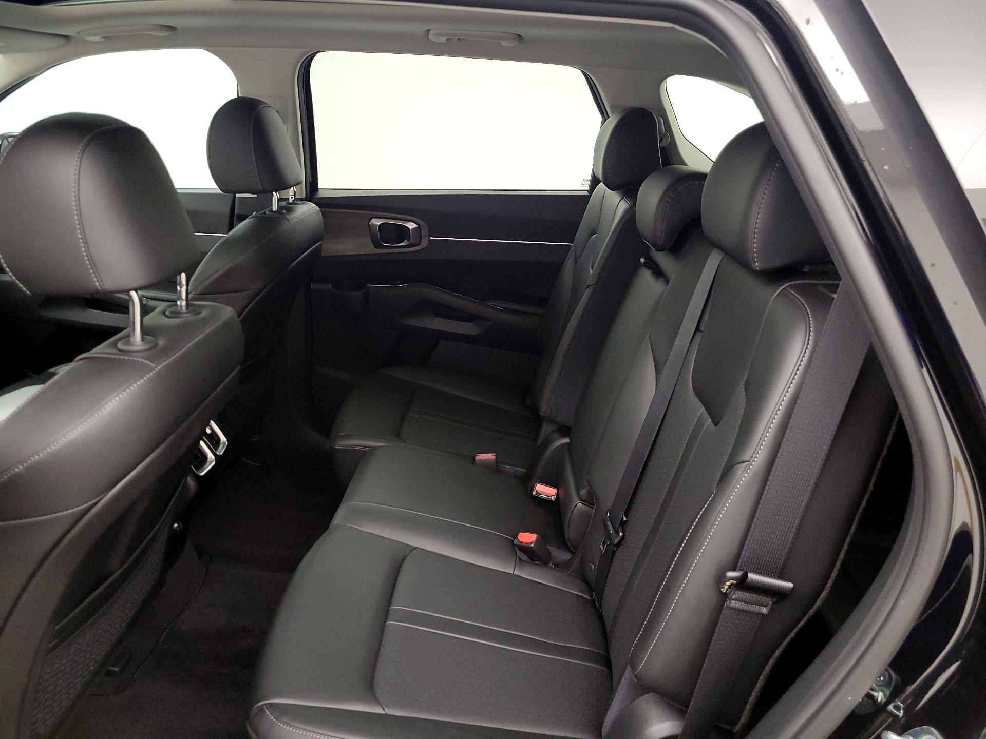 Thumbnail: 2023 Kia Sorento - 20