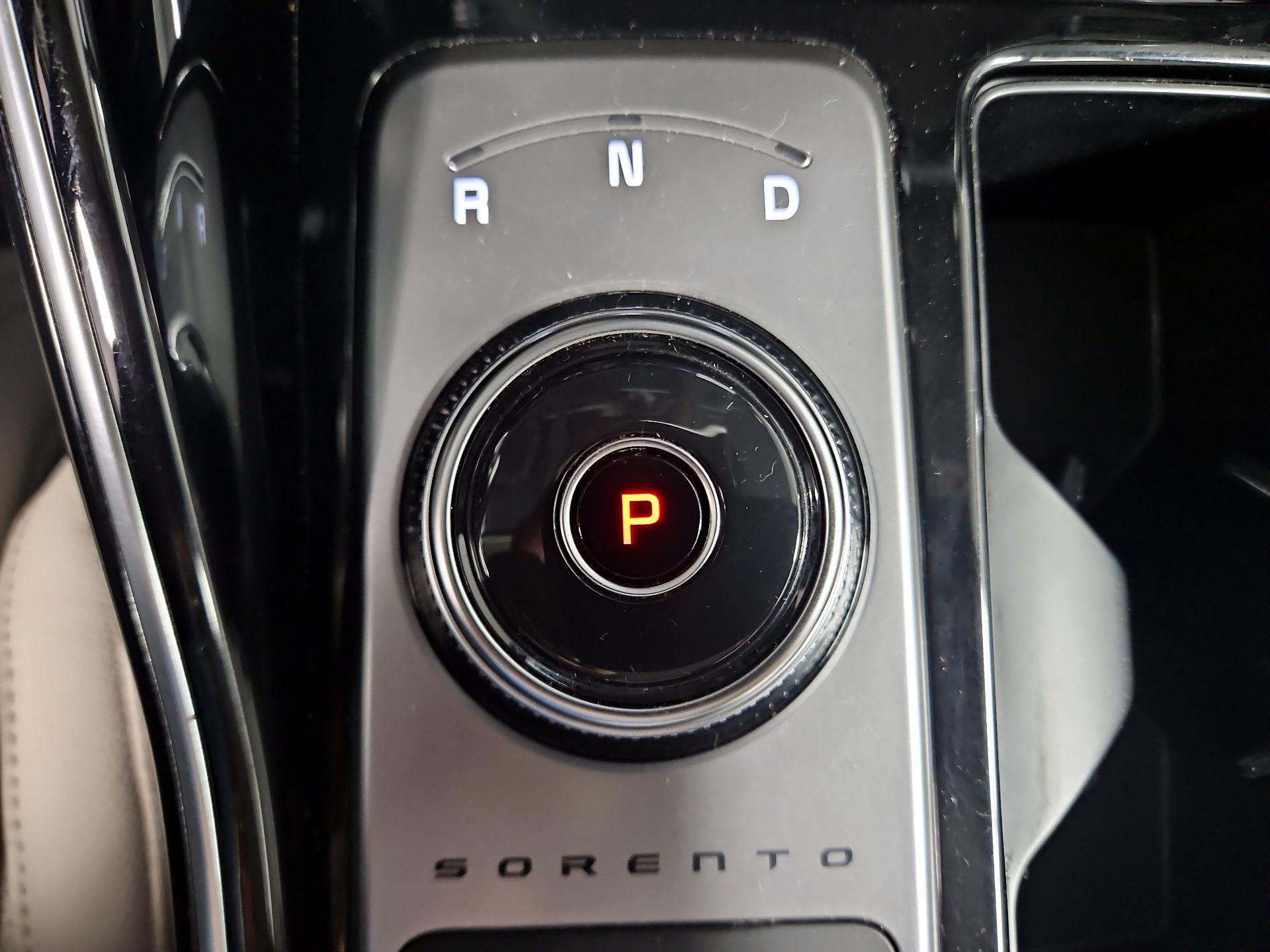 Thumbnail: 2023 Kia Sorento - 18