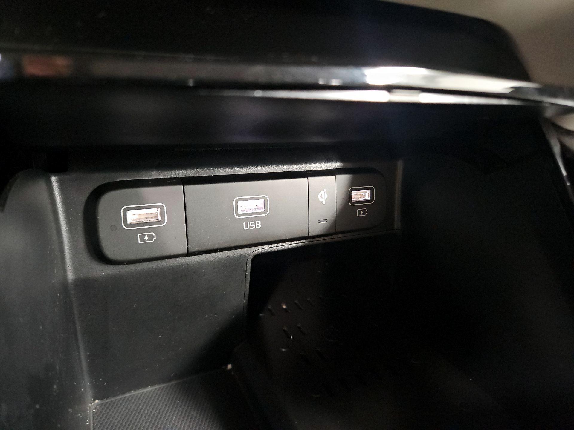 Thumbnail: 2023 Kia Sorento - 19