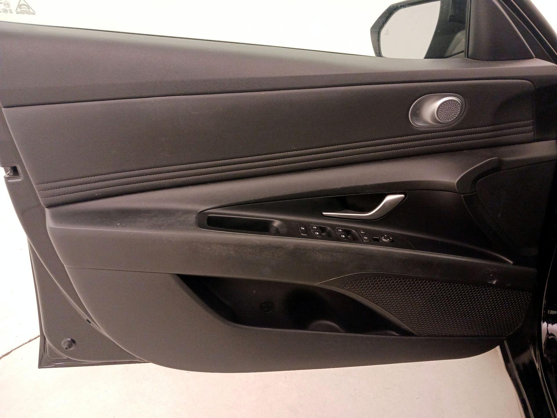 Thumbnail: 2022 Hyundai Elantra - 12