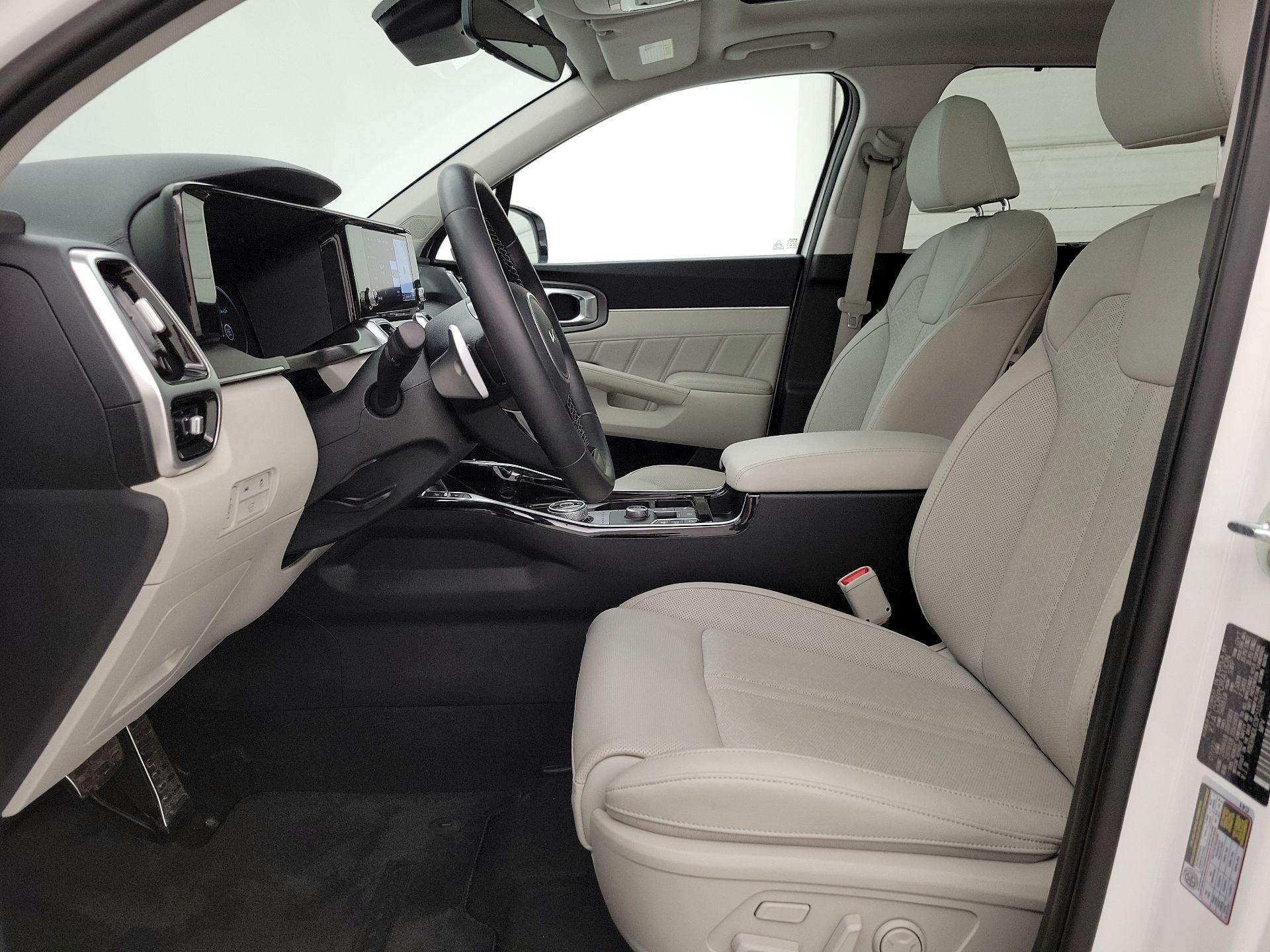 Thumbnail: 2023 Kia Sorento - 11