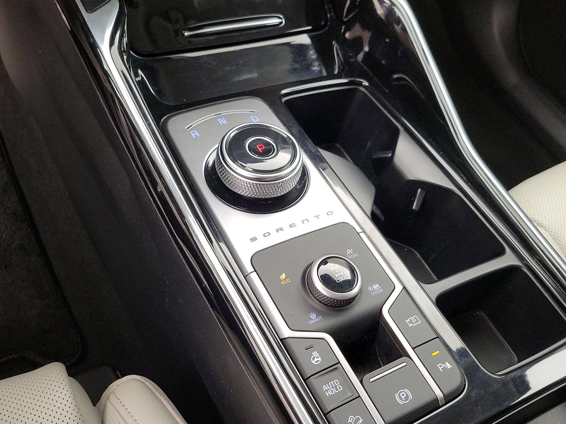 Thumbnail: 2023 Kia Sorento - 18