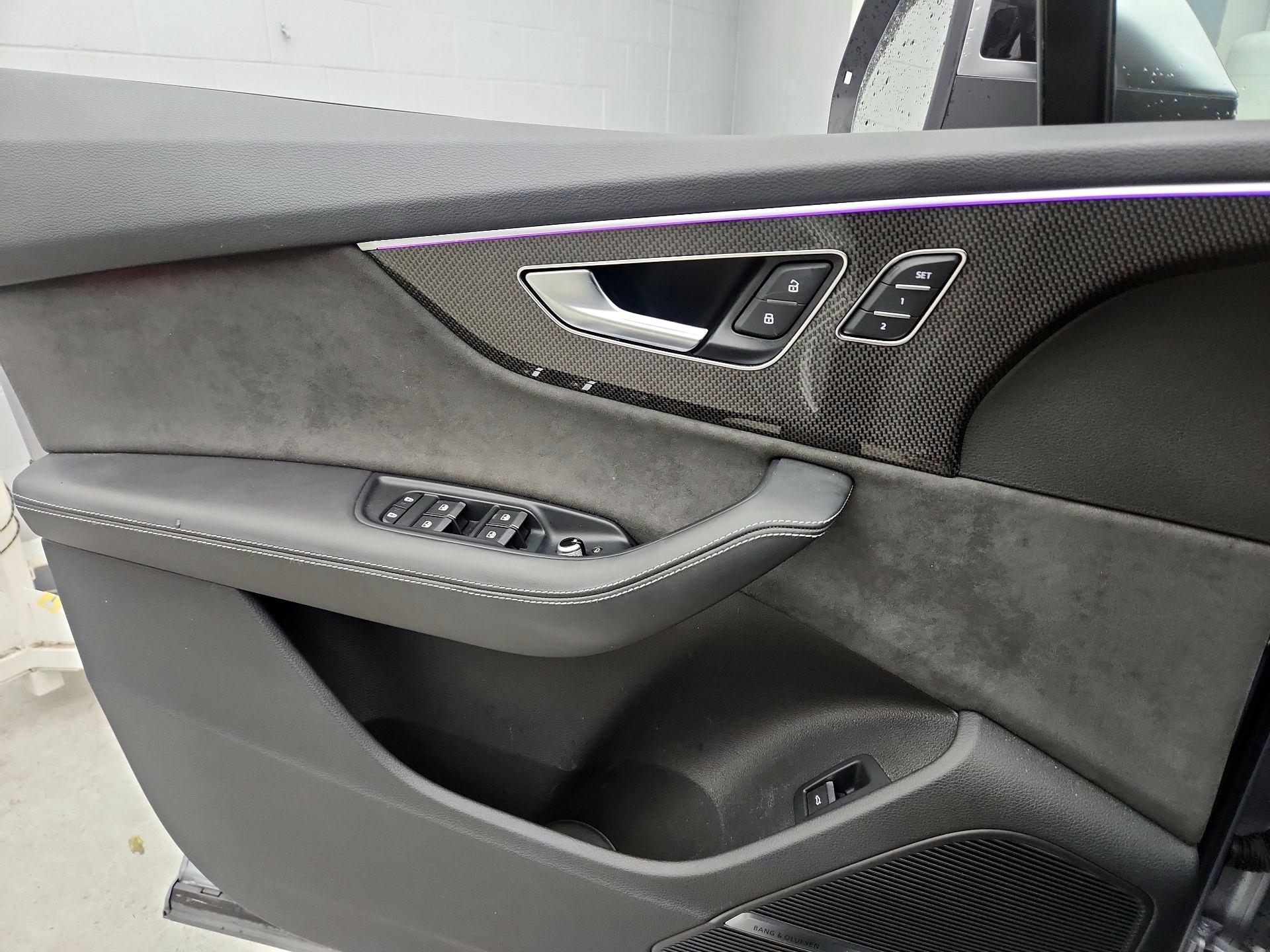 Thumbnail: 2022 Audi SQ7 - 12
