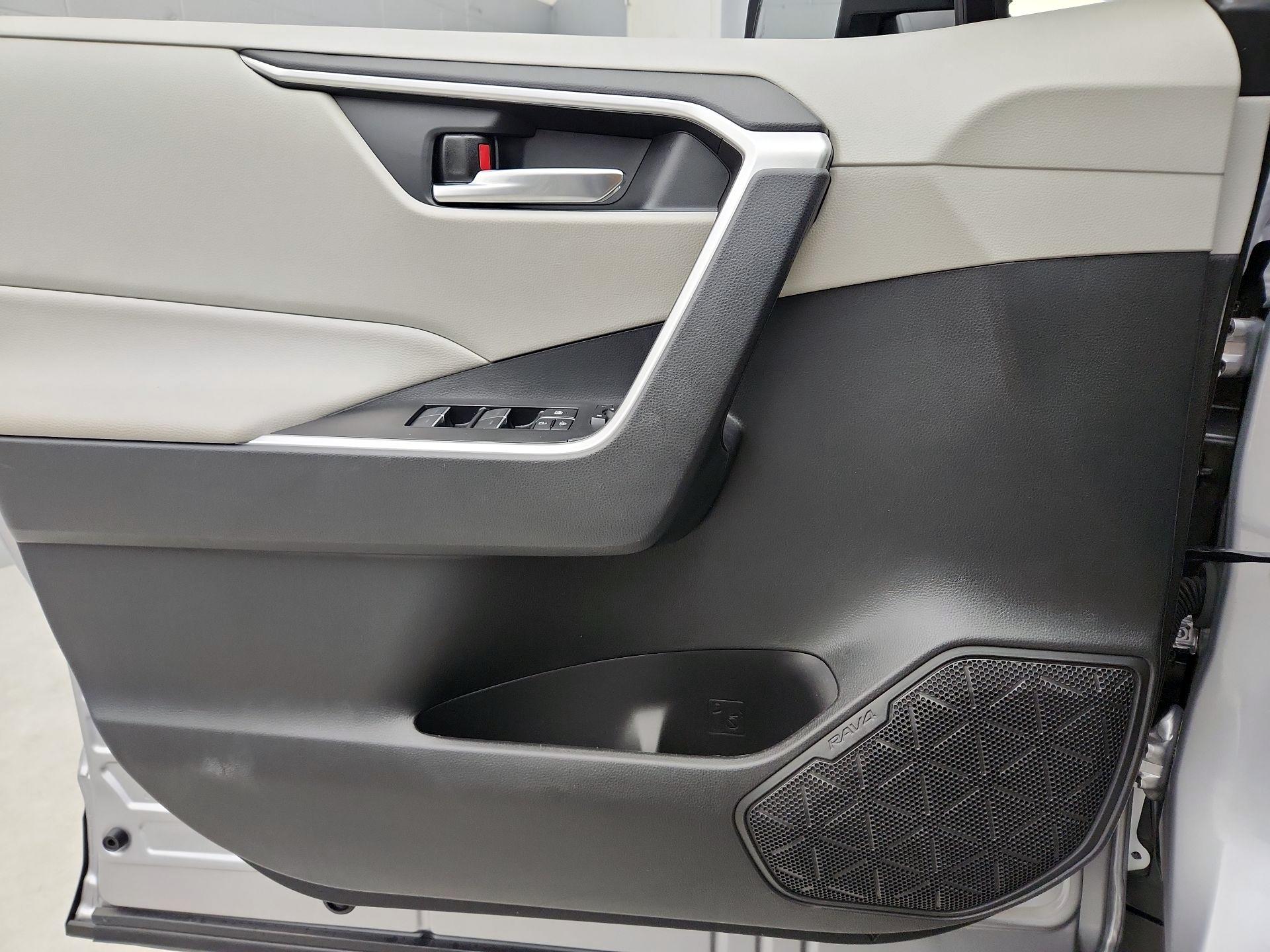 Thumbnail: 2023 Toyota RAV4 - 12