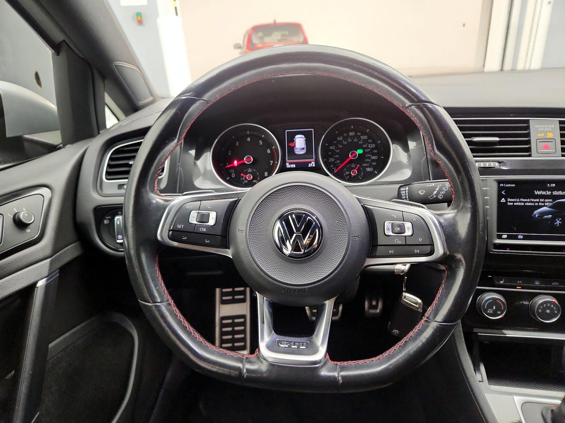 Thumbnail: 2017 Volkswagen Golf - 10