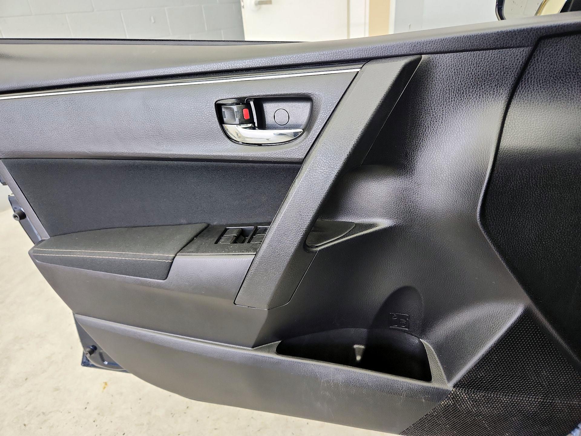 Thumbnail: 2018 Toyota Corolla - 12