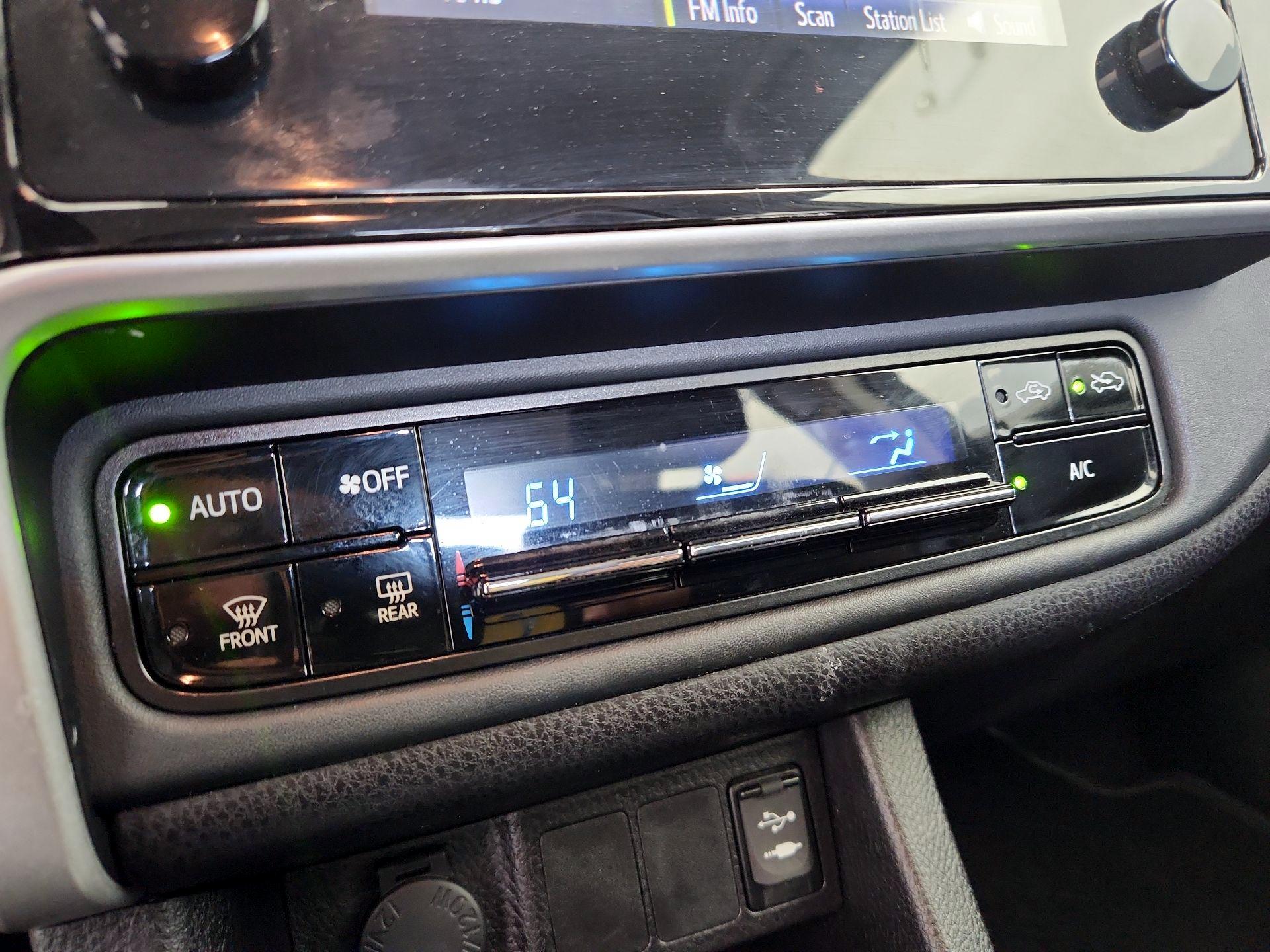 Thumbnail: 2018 Toyota Corolla - 16