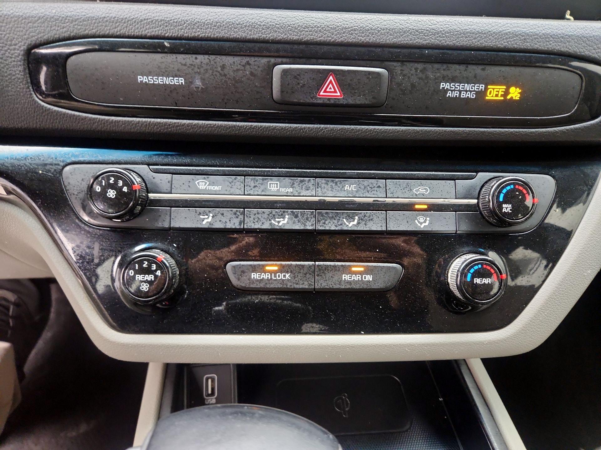 Thumbnail: 2020 Kia Sedona - 16