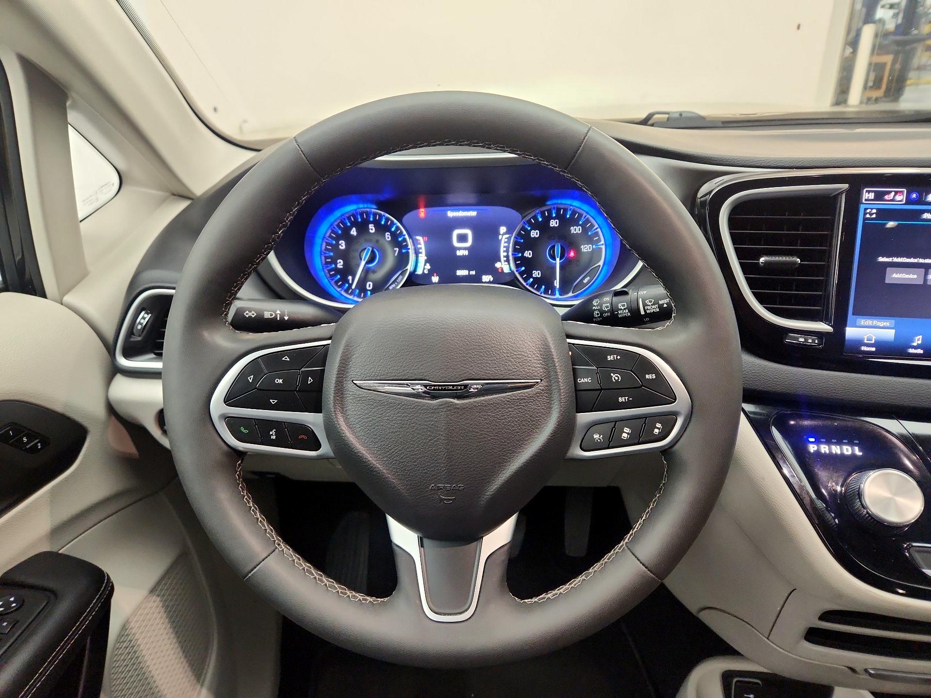 Thumbnail: 2024 Chrysler Pacifica - 10