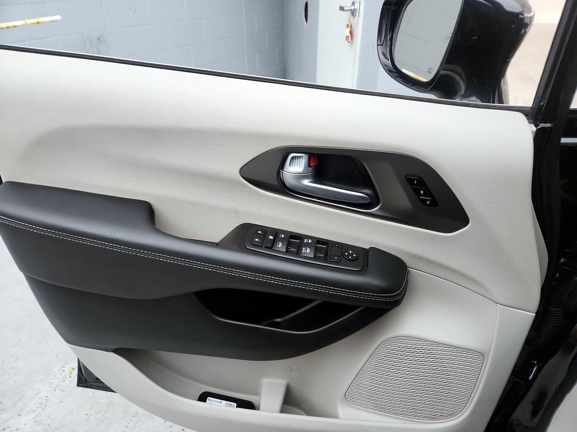 Thumbnail: 2024 Chrysler Pacifica - 12