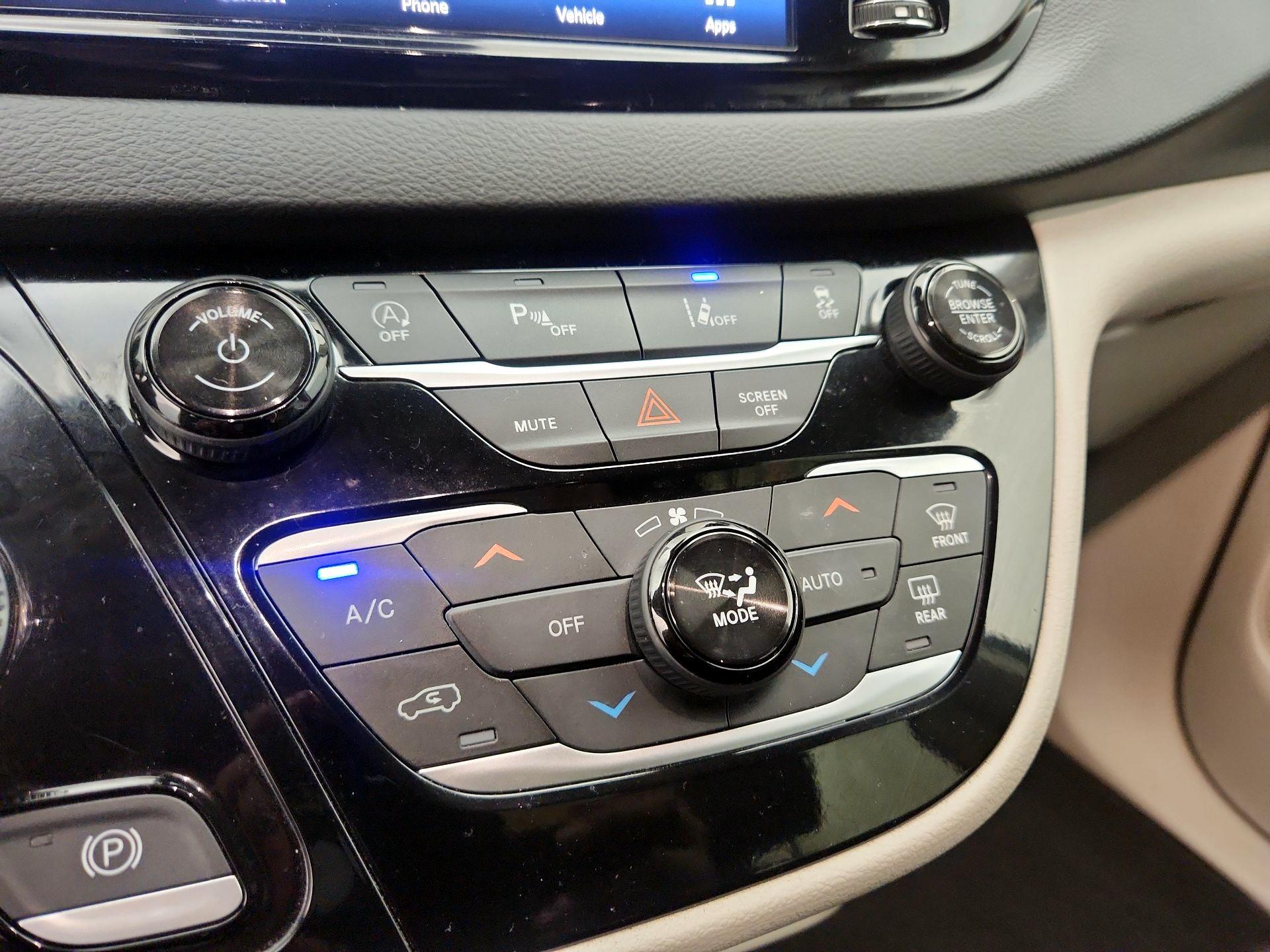 Thumbnail: 2024 Chrysler Pacifica - 16