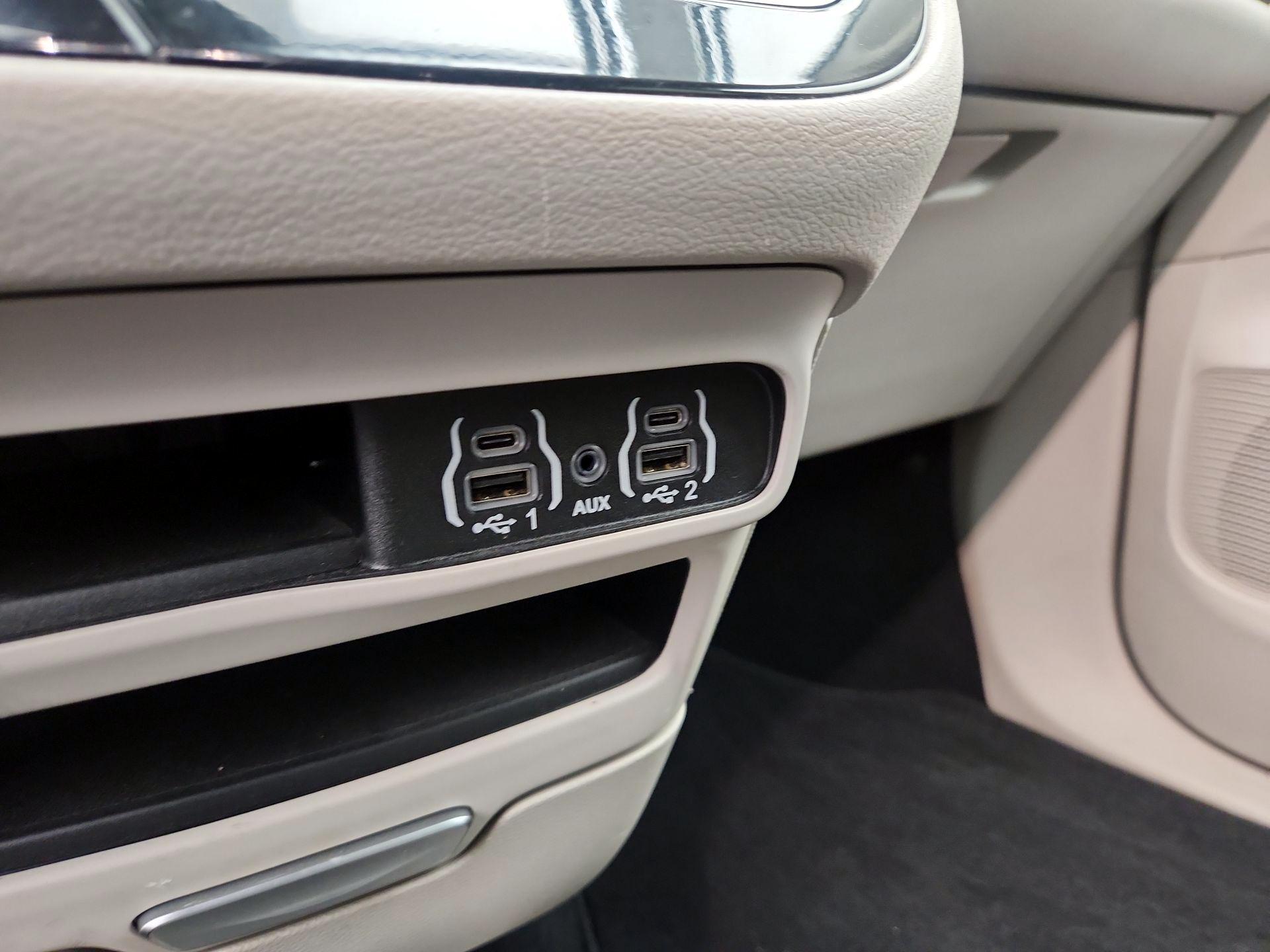 Thumbnail: 2024 Chrysler Pacifica - 18