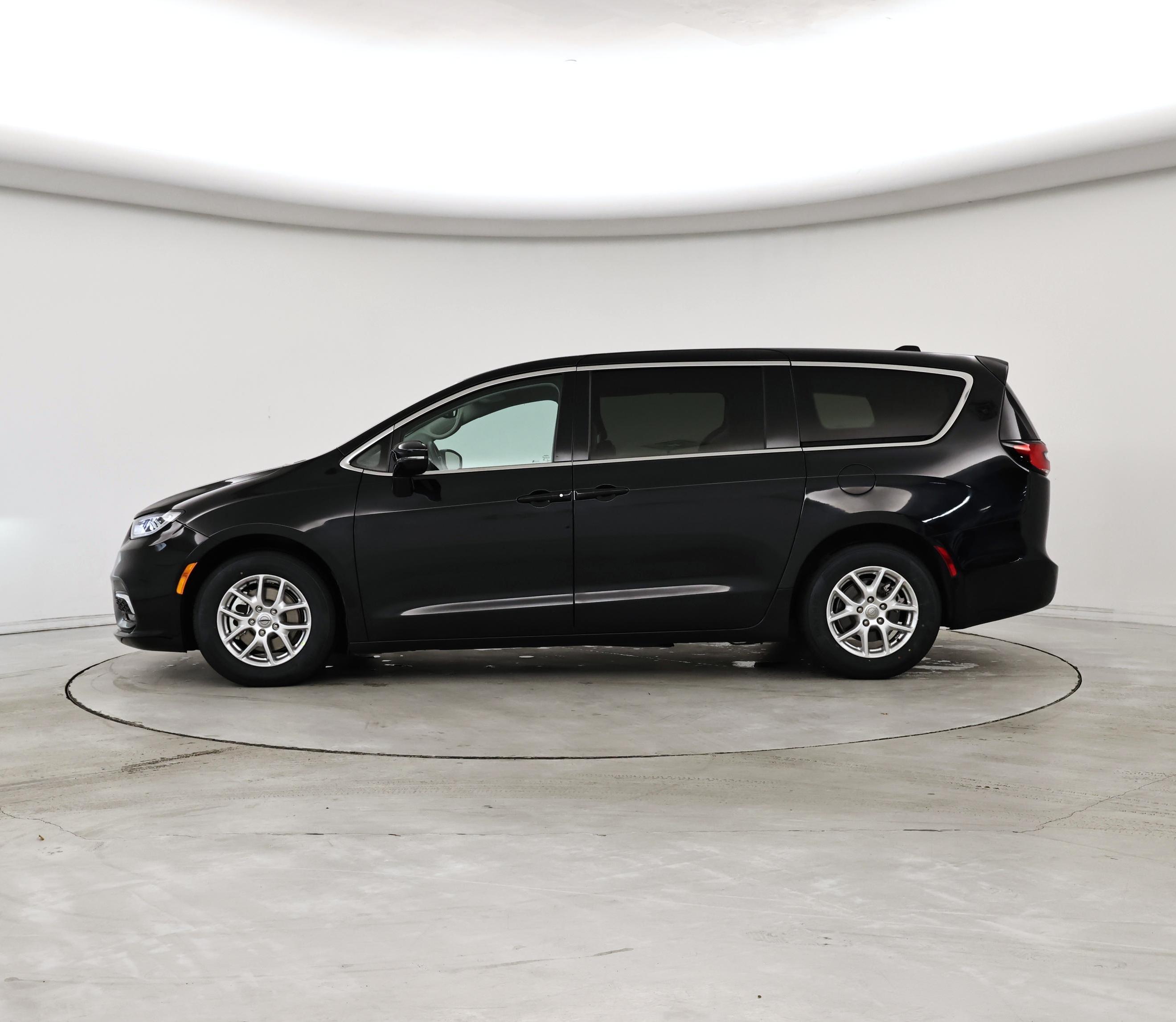Thumbnail: 2024 Chrysler Pacifica - 3