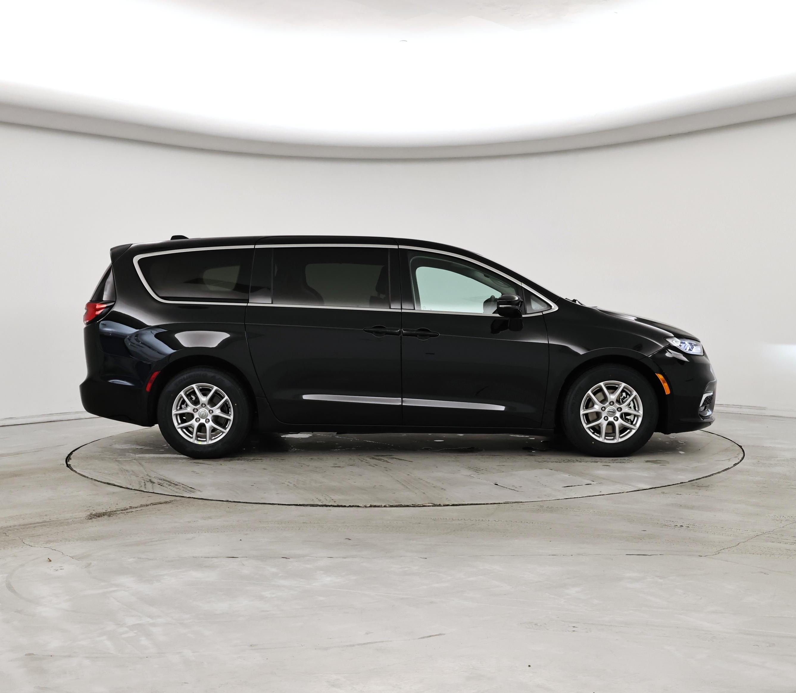 Thumbnail: 2024 Chrysler Pacifica - 7