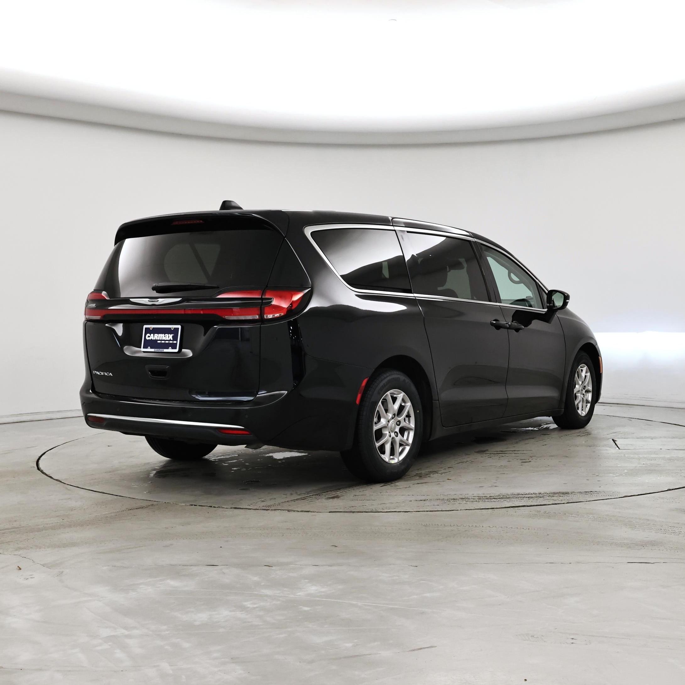 Thumbnail: 2024 Chrysler Pacifica - 8