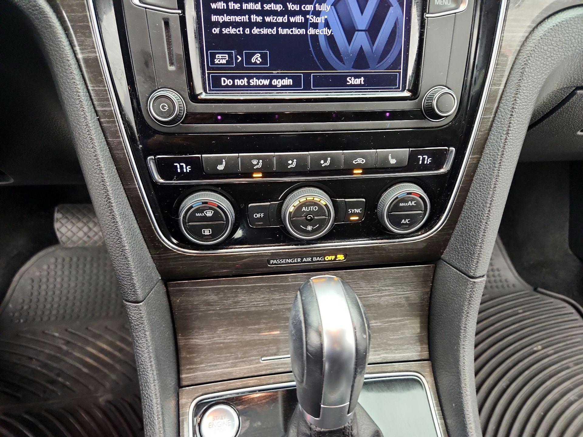 Thumbnail: 2018 Volkswagen Passat - 16