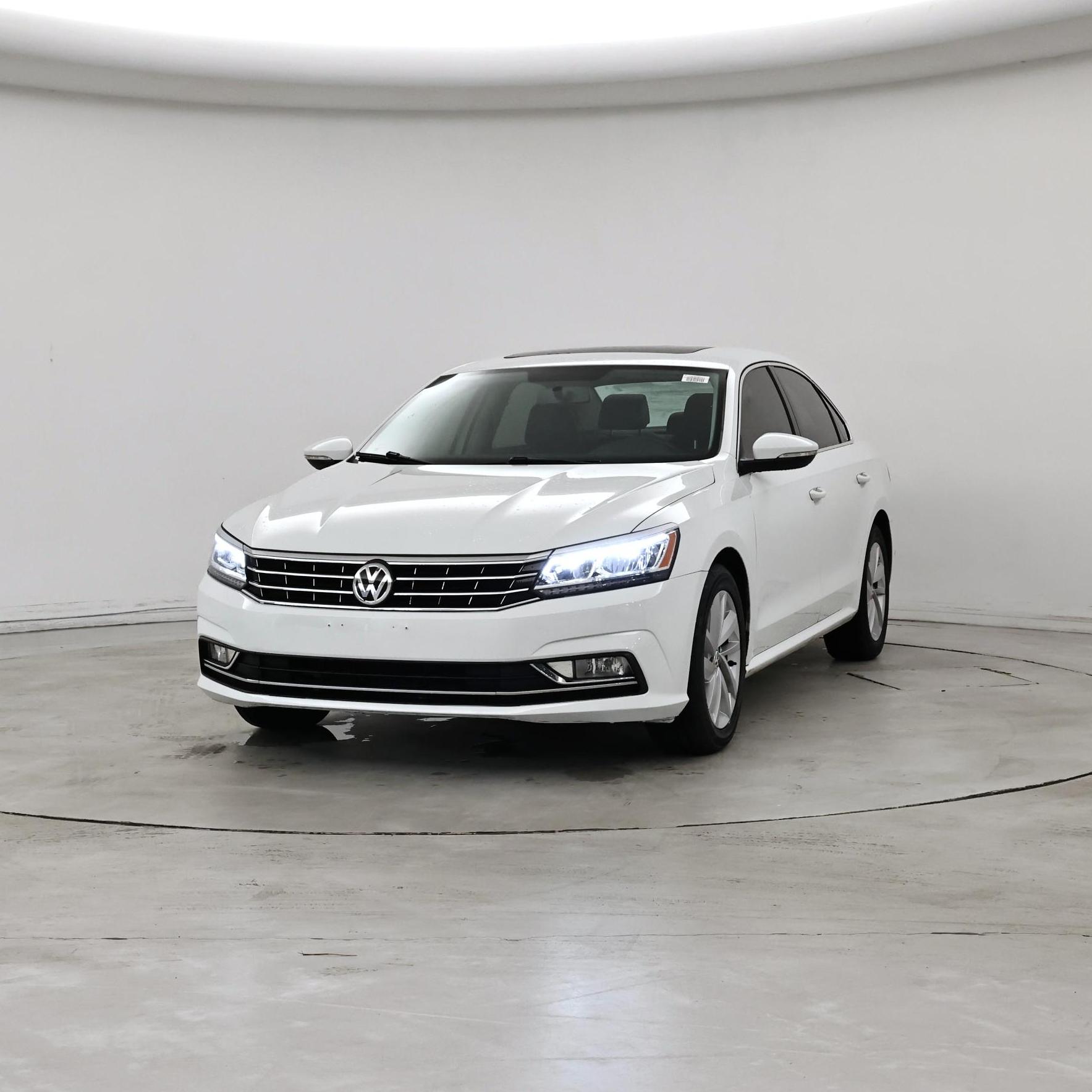 Thumbnail: 2018 Volkswagen Passat - 4