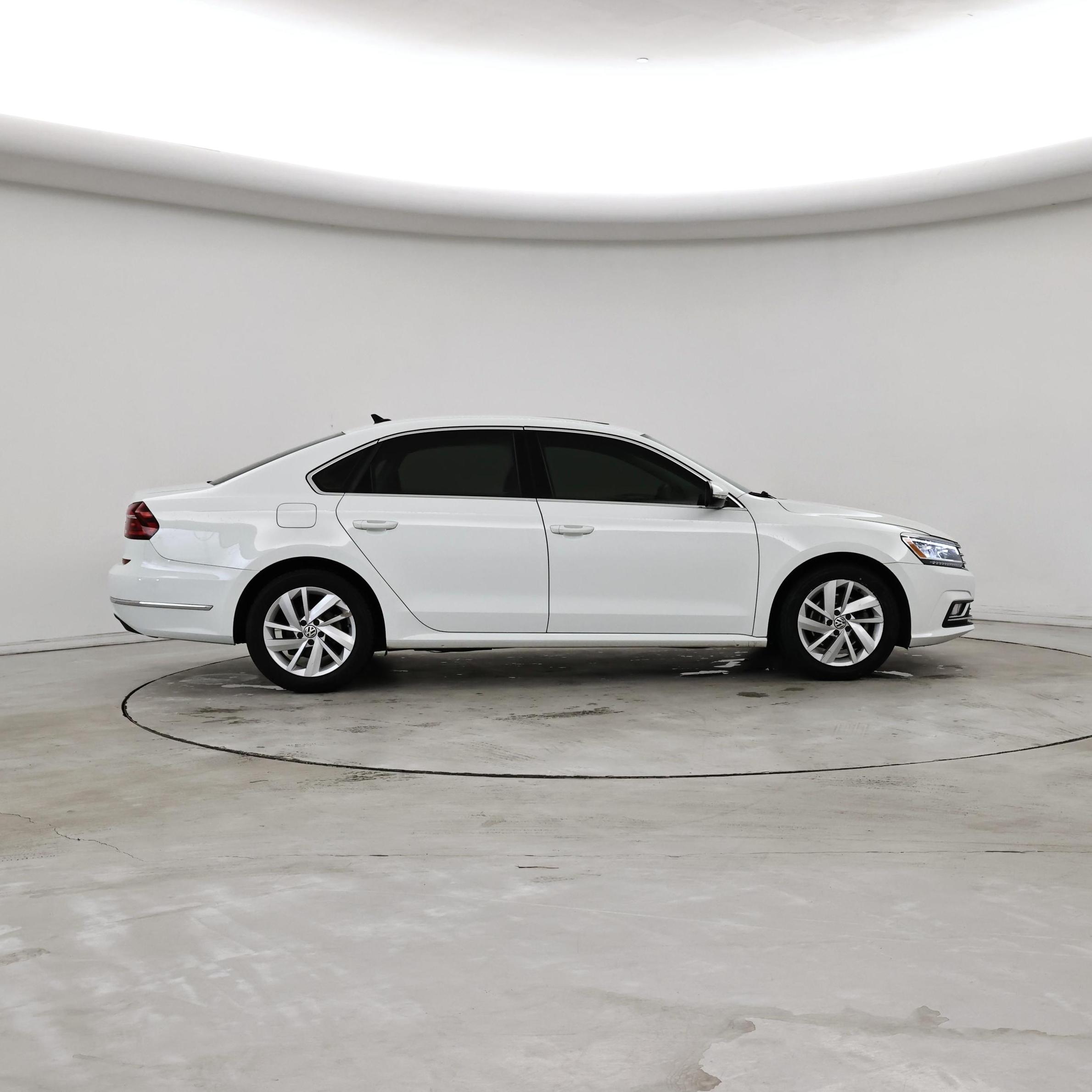 Thumbnail: 2018 Volkswagen Passat - 7