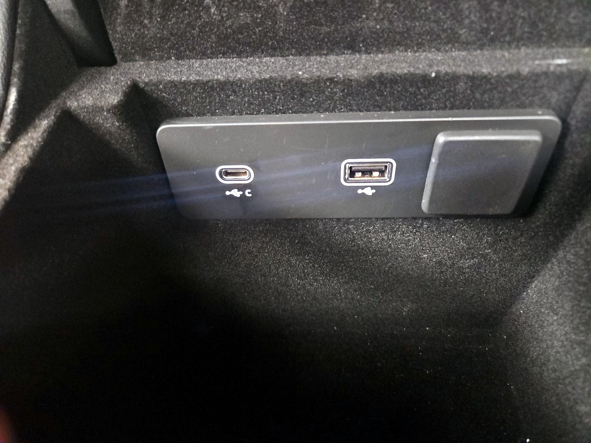 Thumbnail: 2022 Jaguar XF - 18