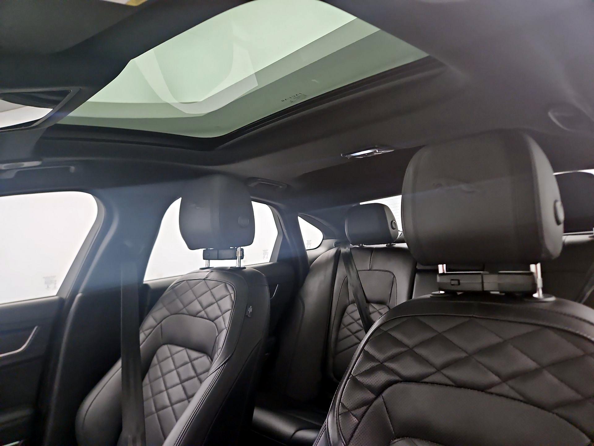 Thumbnail: 2022 Jaguar XF - 19