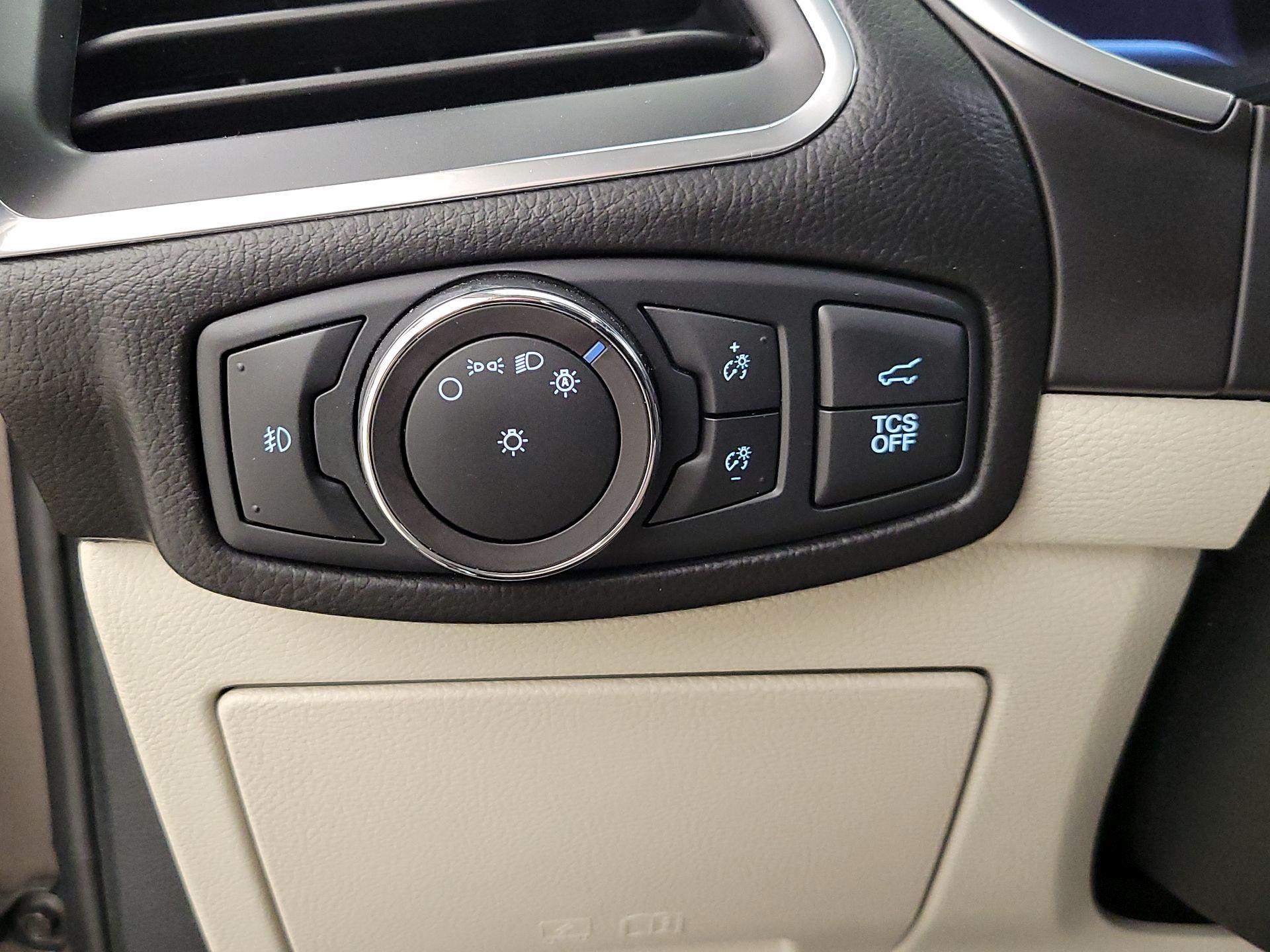 Thumbnail: 2019 Ford Edge - 13