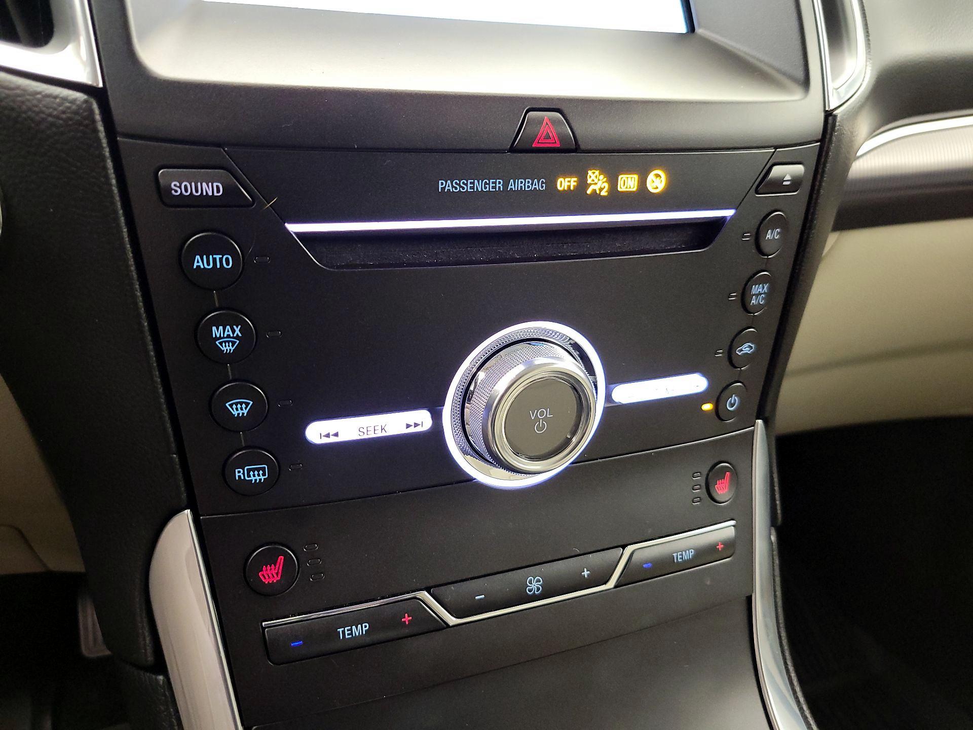 Thumbnail: 2019 Ford Edge - 17