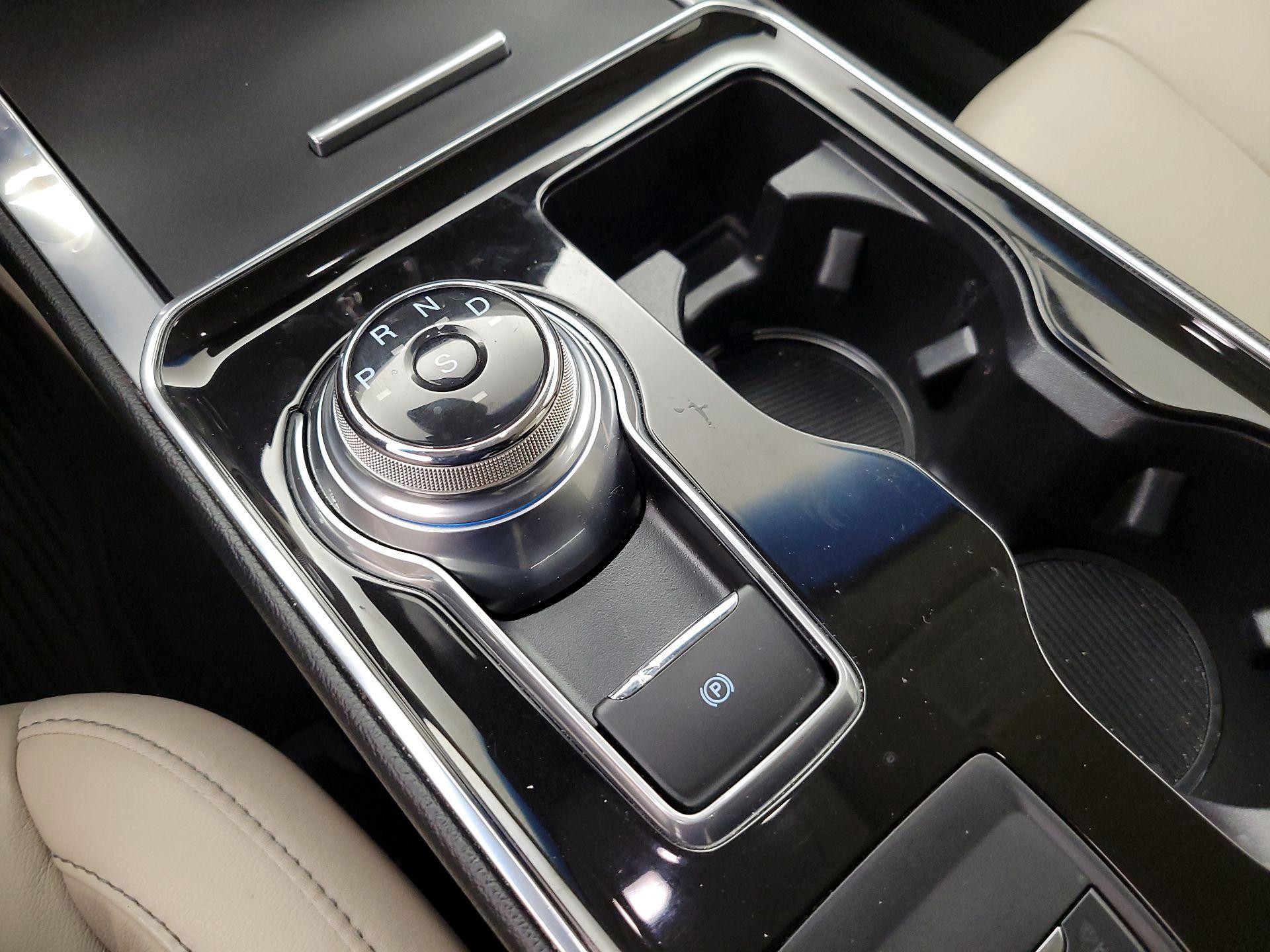 Thumbnail: 2019 Ford Edge - 18