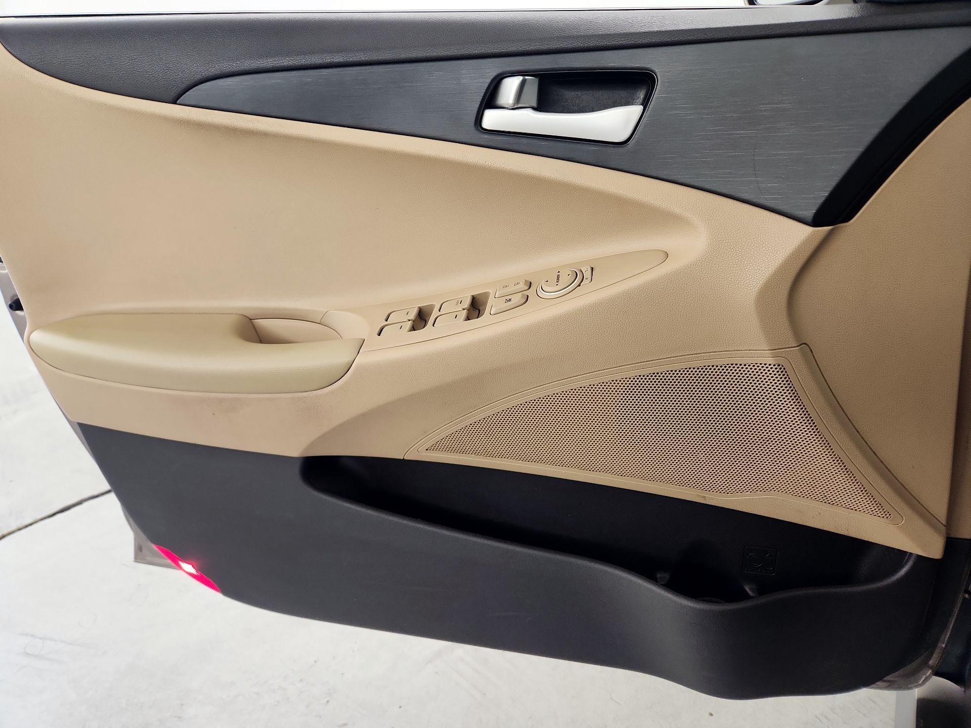 Thumbnail: 2014 Hyundai Sonata - 12