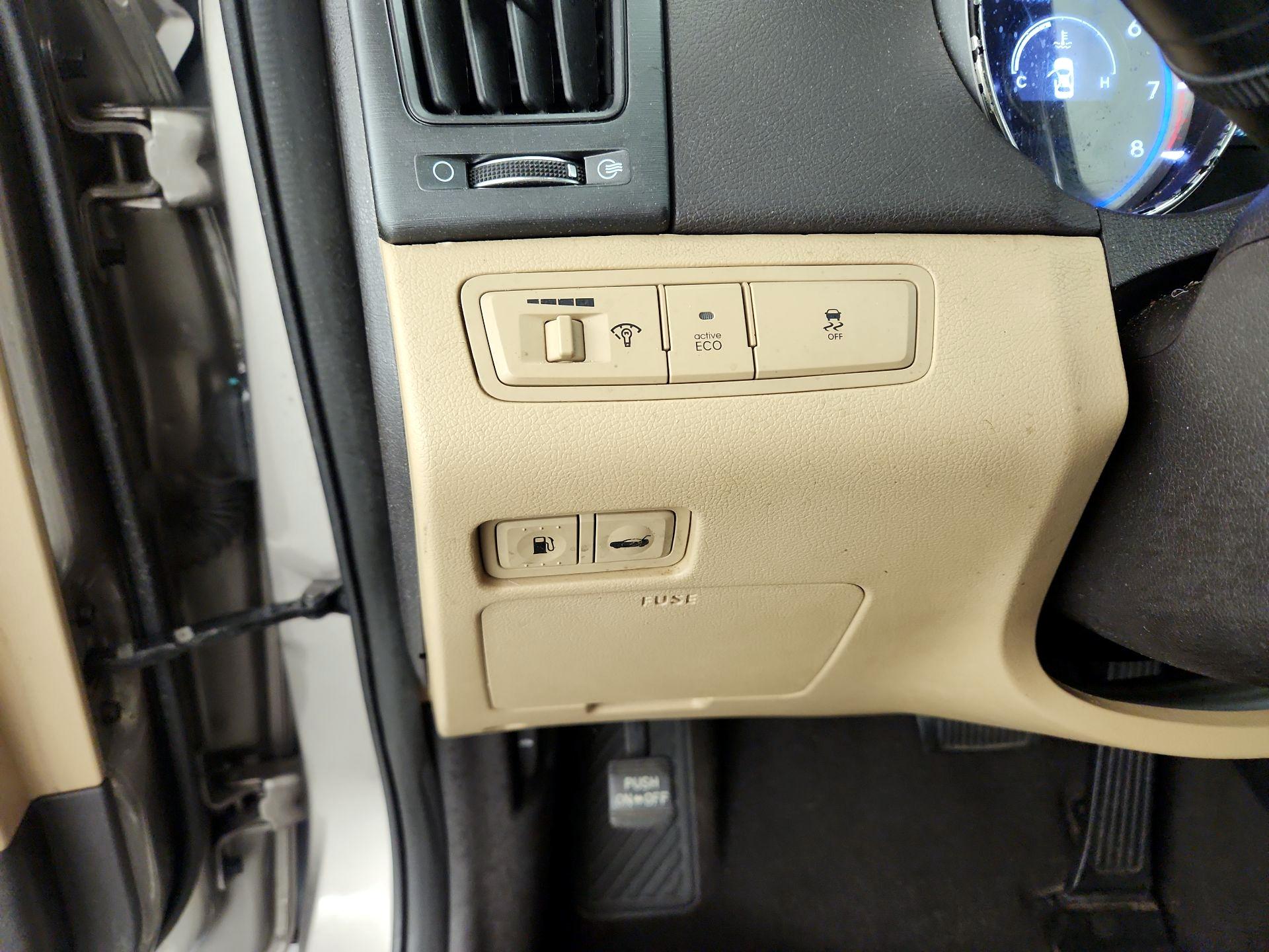 Thumbnail: 2014 Hyundai Sonata - 13