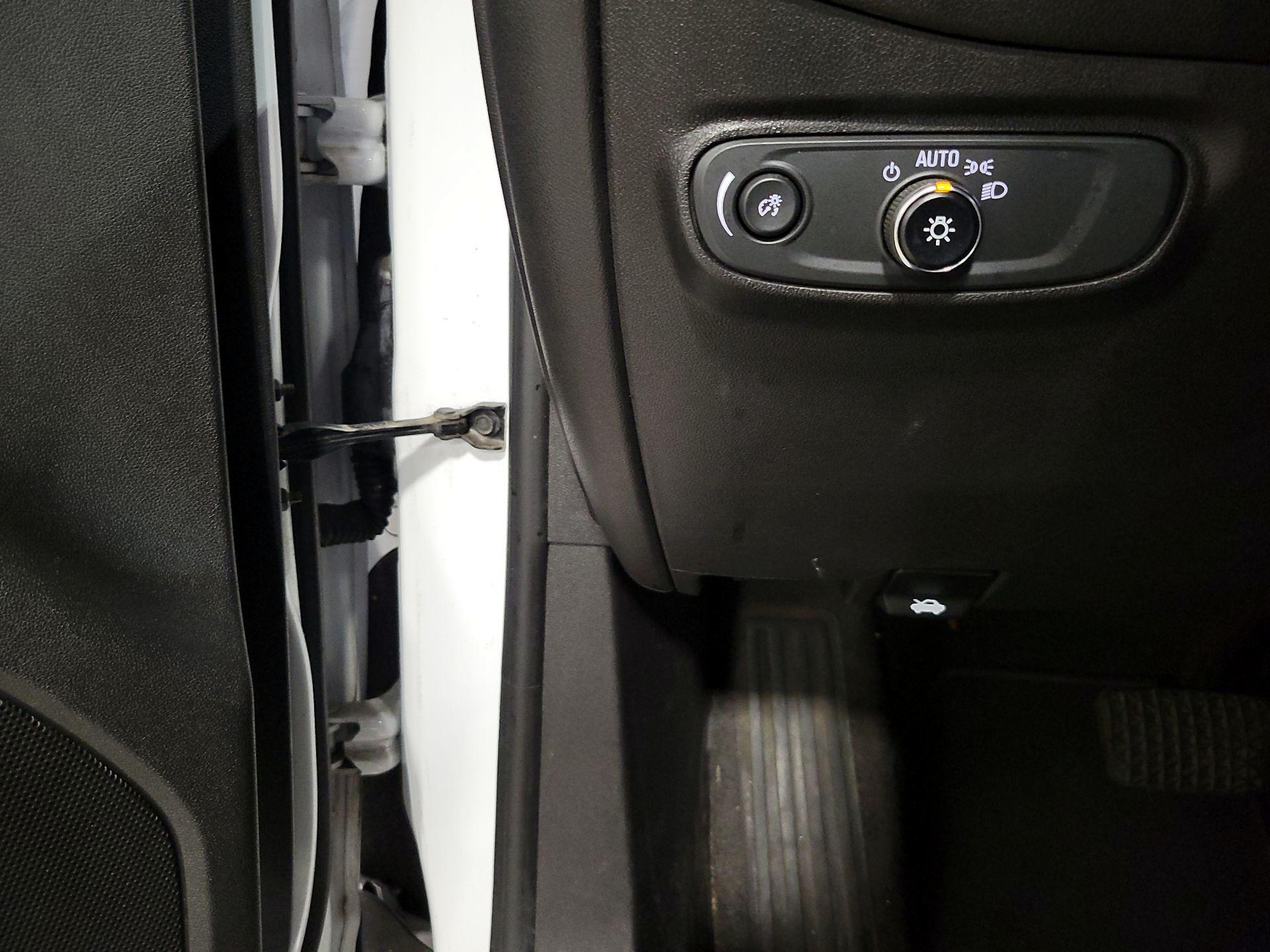 Thumbnail: 2022 Chevrolet Equinox - 13