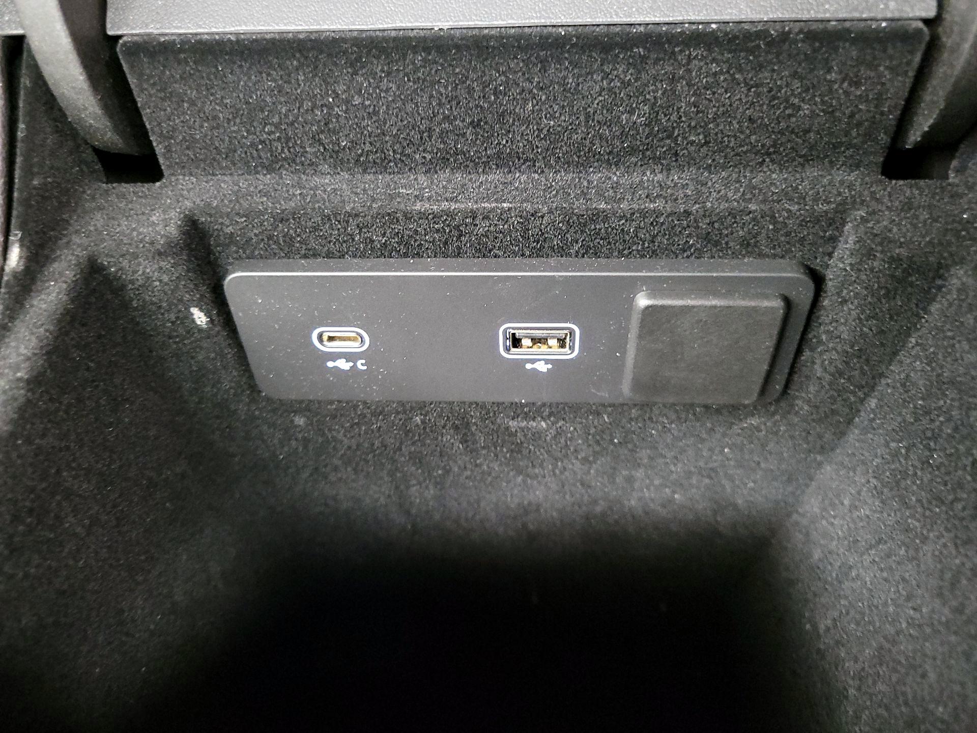 Thumbnail: 2022 Jaguar F-Pace - 19