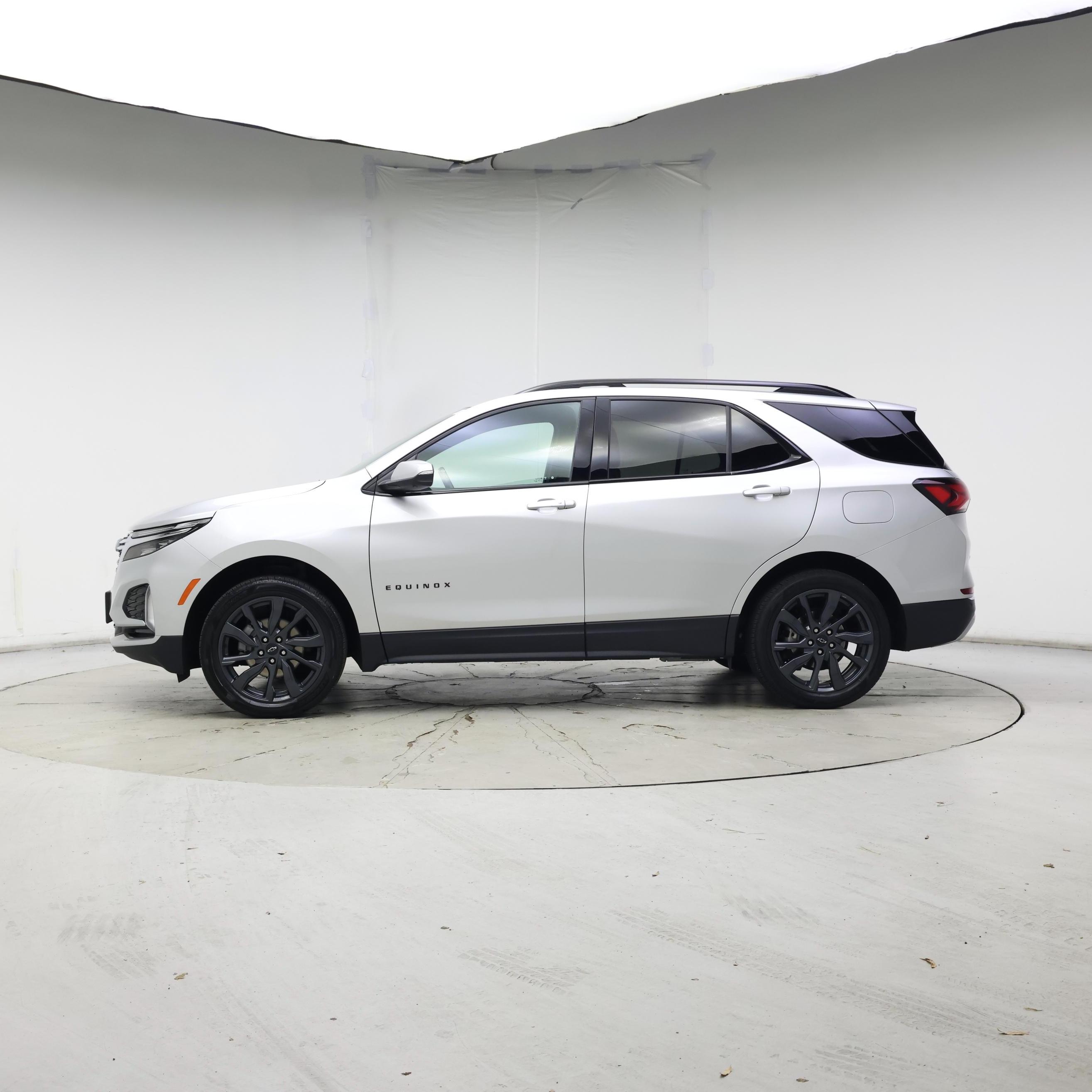 Thumbnail: 2022 Chevrolet Equinox - 3