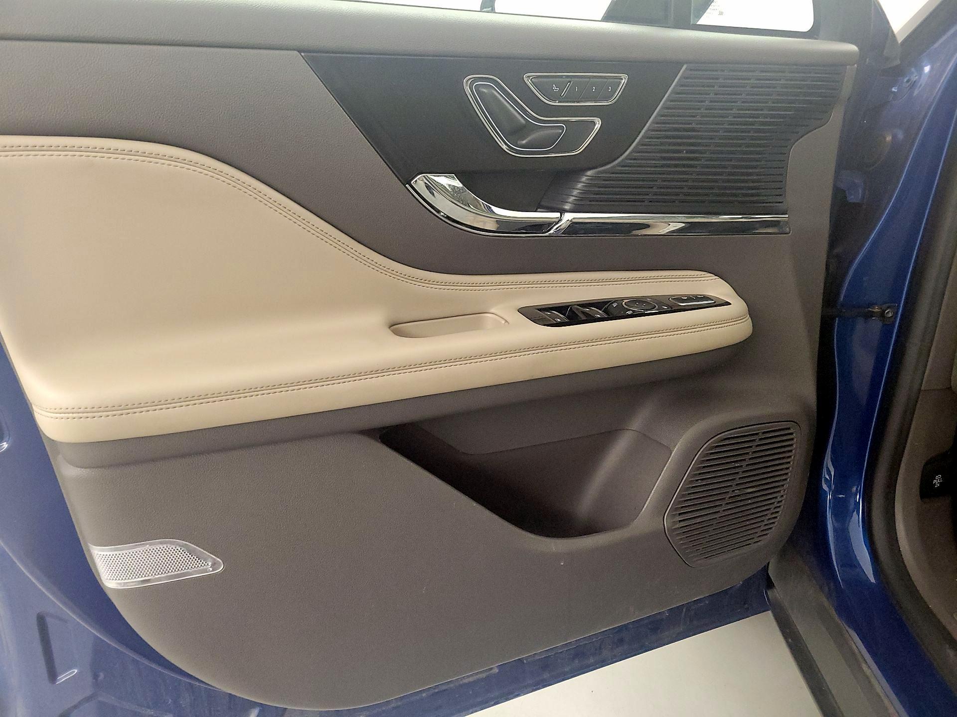 Thumbnail: 2021 Lincoln Corsair - 12