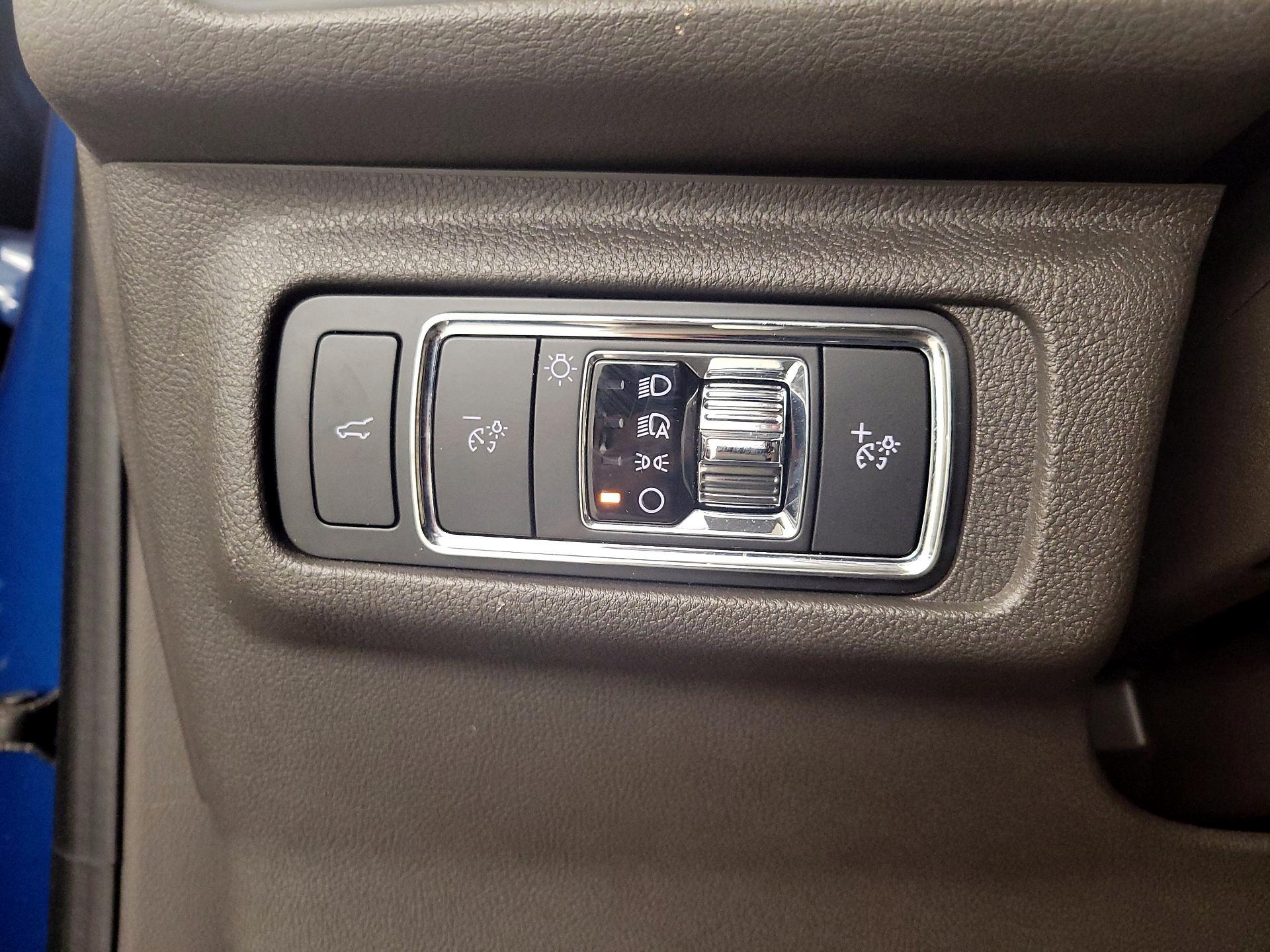 Thumbnail: 2021 Lincoln Corsair - 13