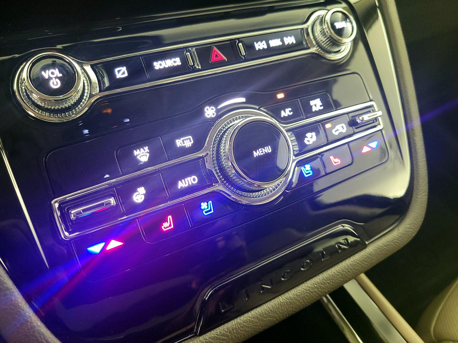 Thumbnail: 2021 Lincoln Corsair - 17