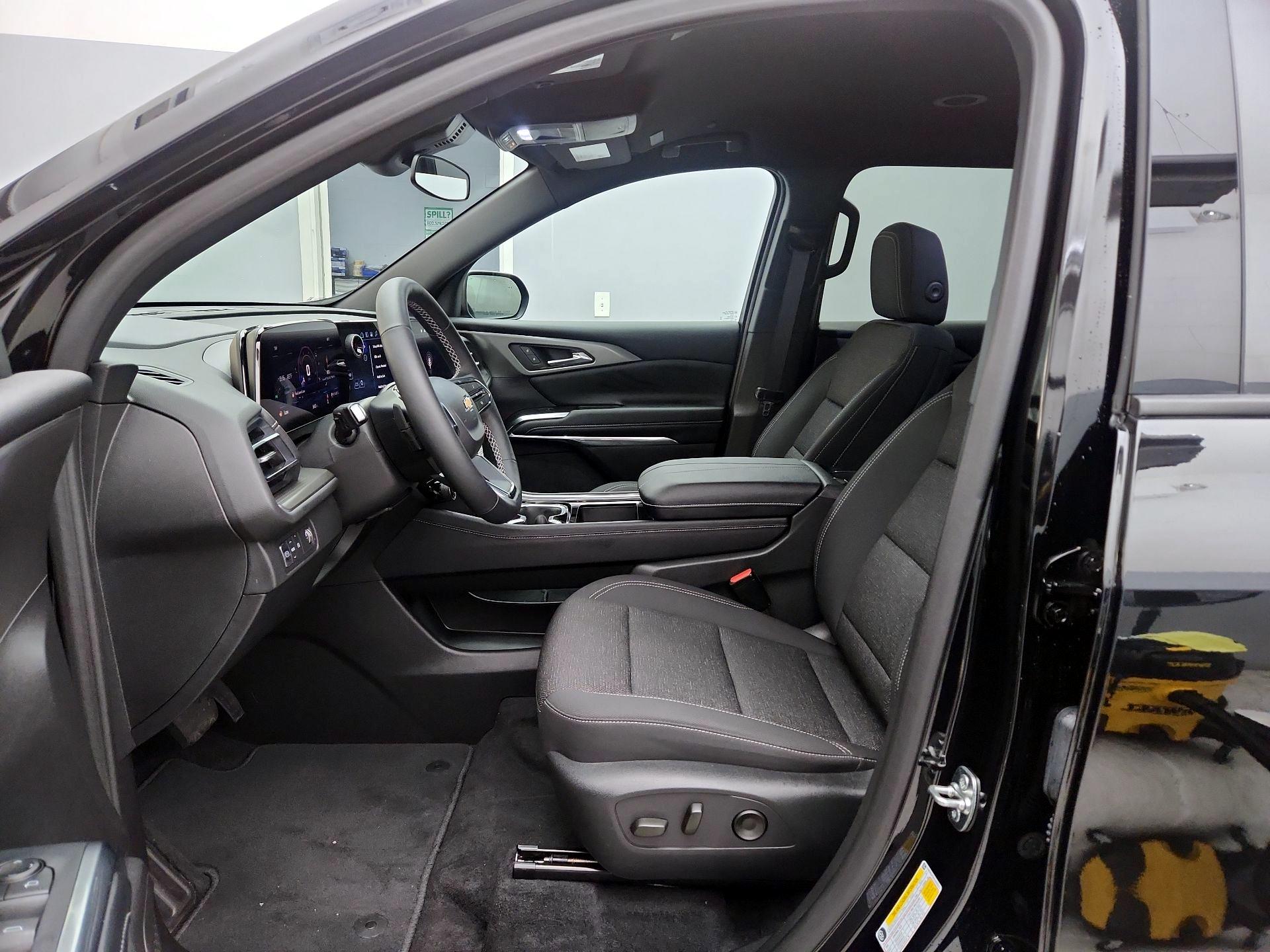 Thumbnail: 2025 Chevrolet Traverse - 11